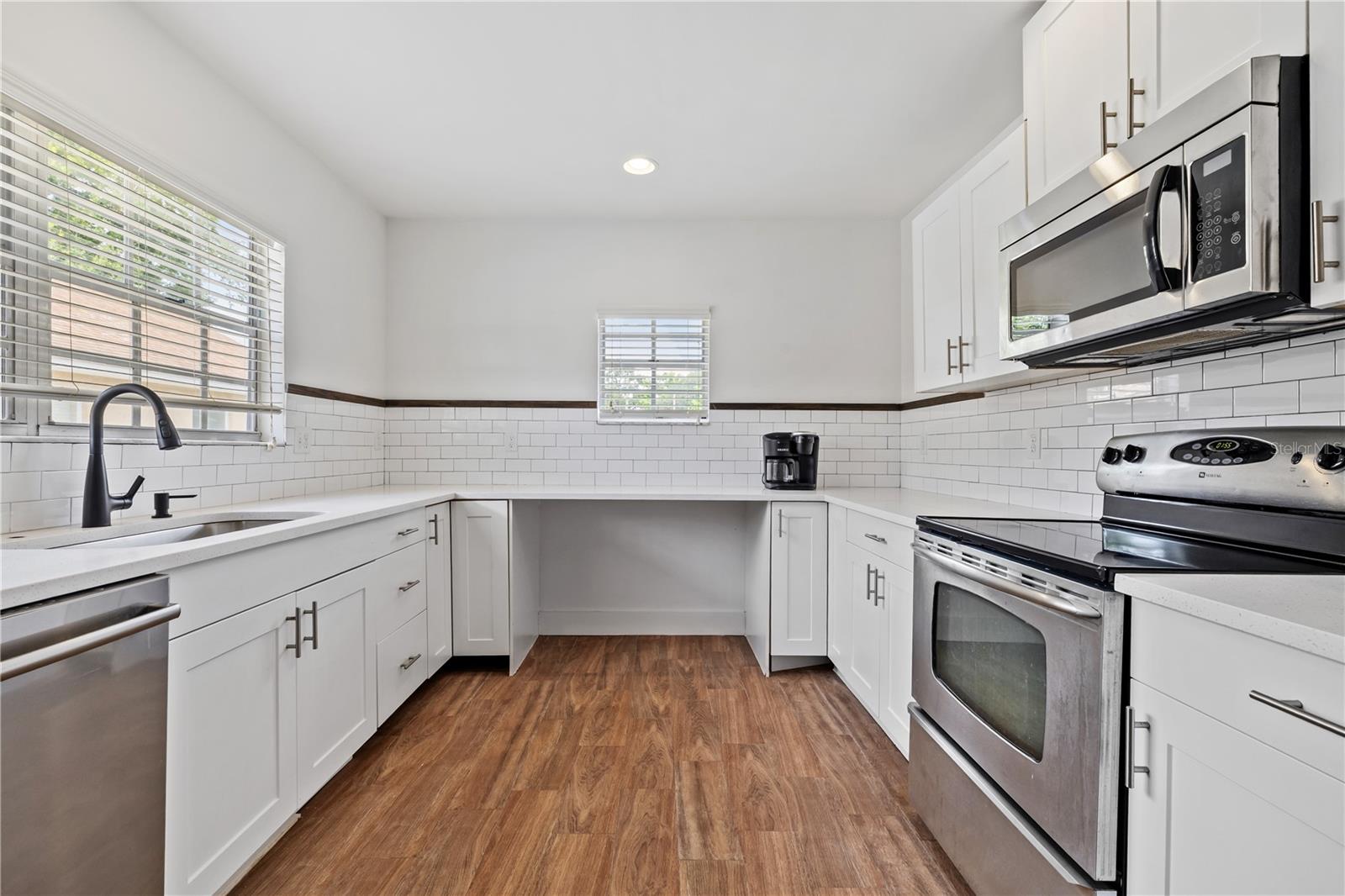 2202 N GLEN AVE — photo 8