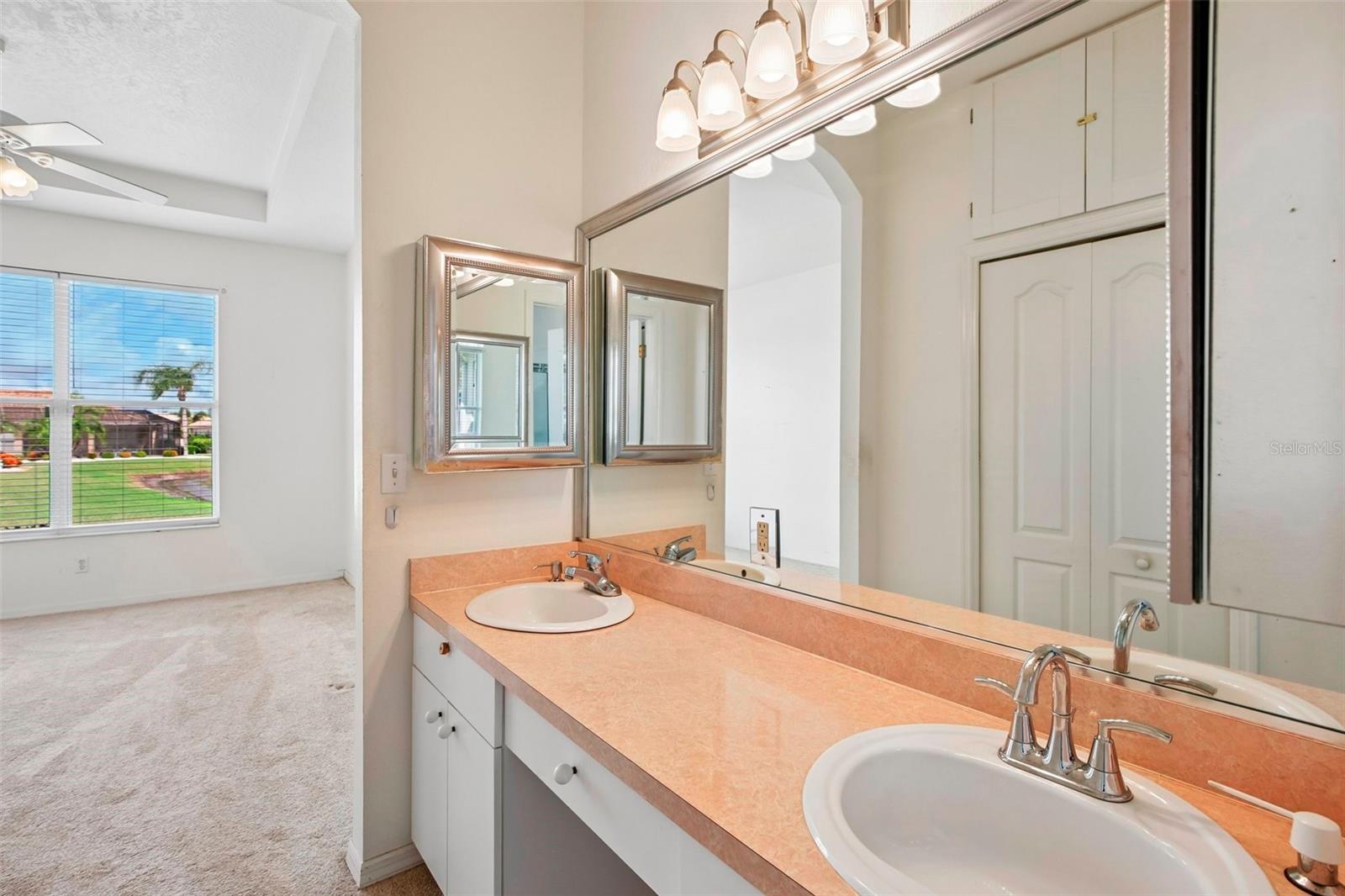 1104 VILLEROY DR — photo 29
