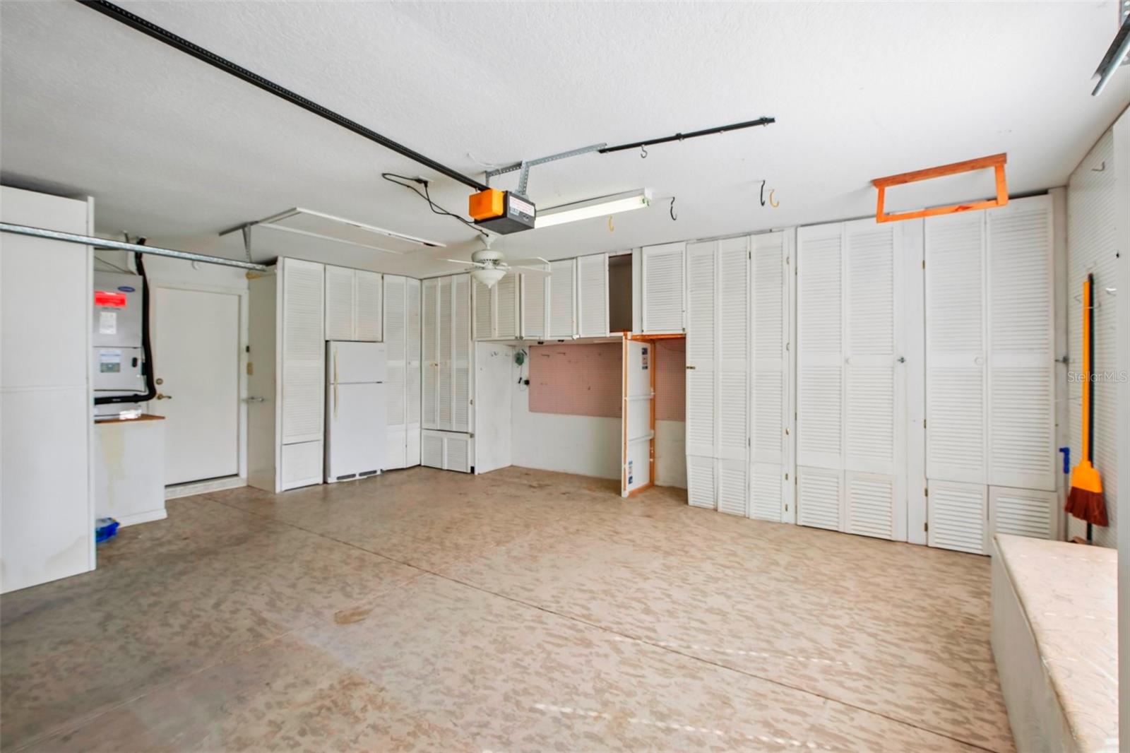 1104 VILLEROY DR — photo 41