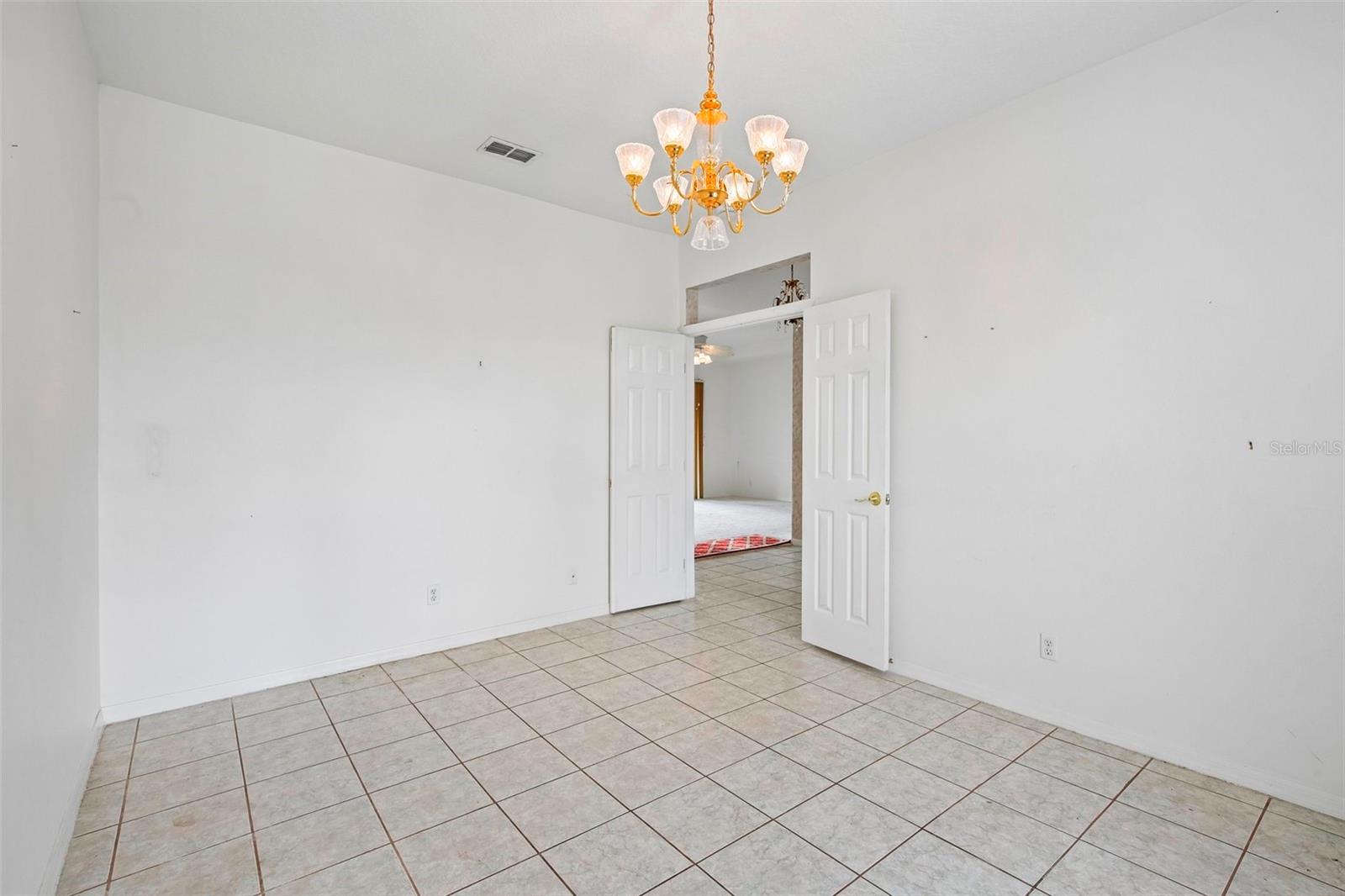 1104 VILLEROY DR — photo 11