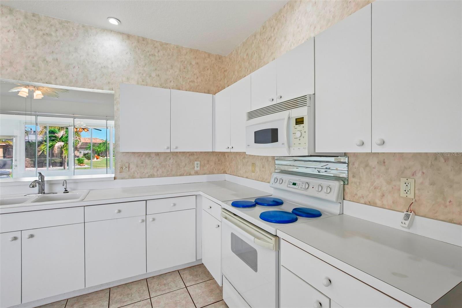 1104 VILLEROY DR — photo 7