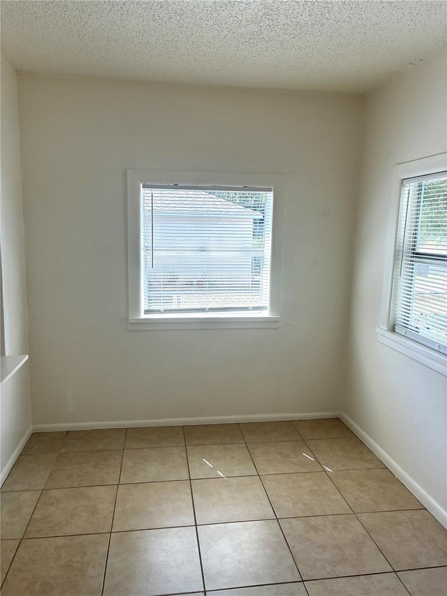 3605 E 28TH AVE — photo 2