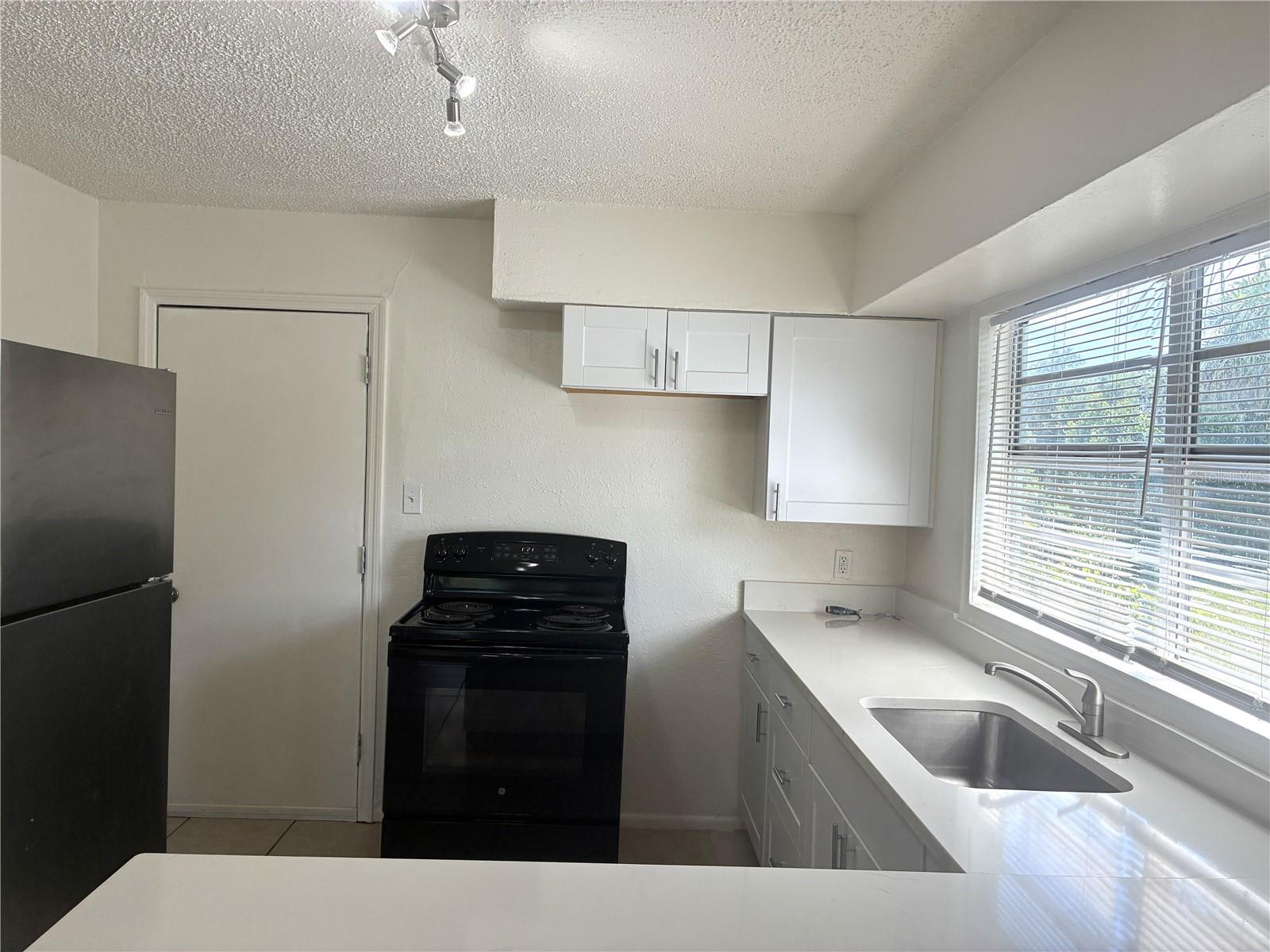3605 E 28TH AVE — photo 4