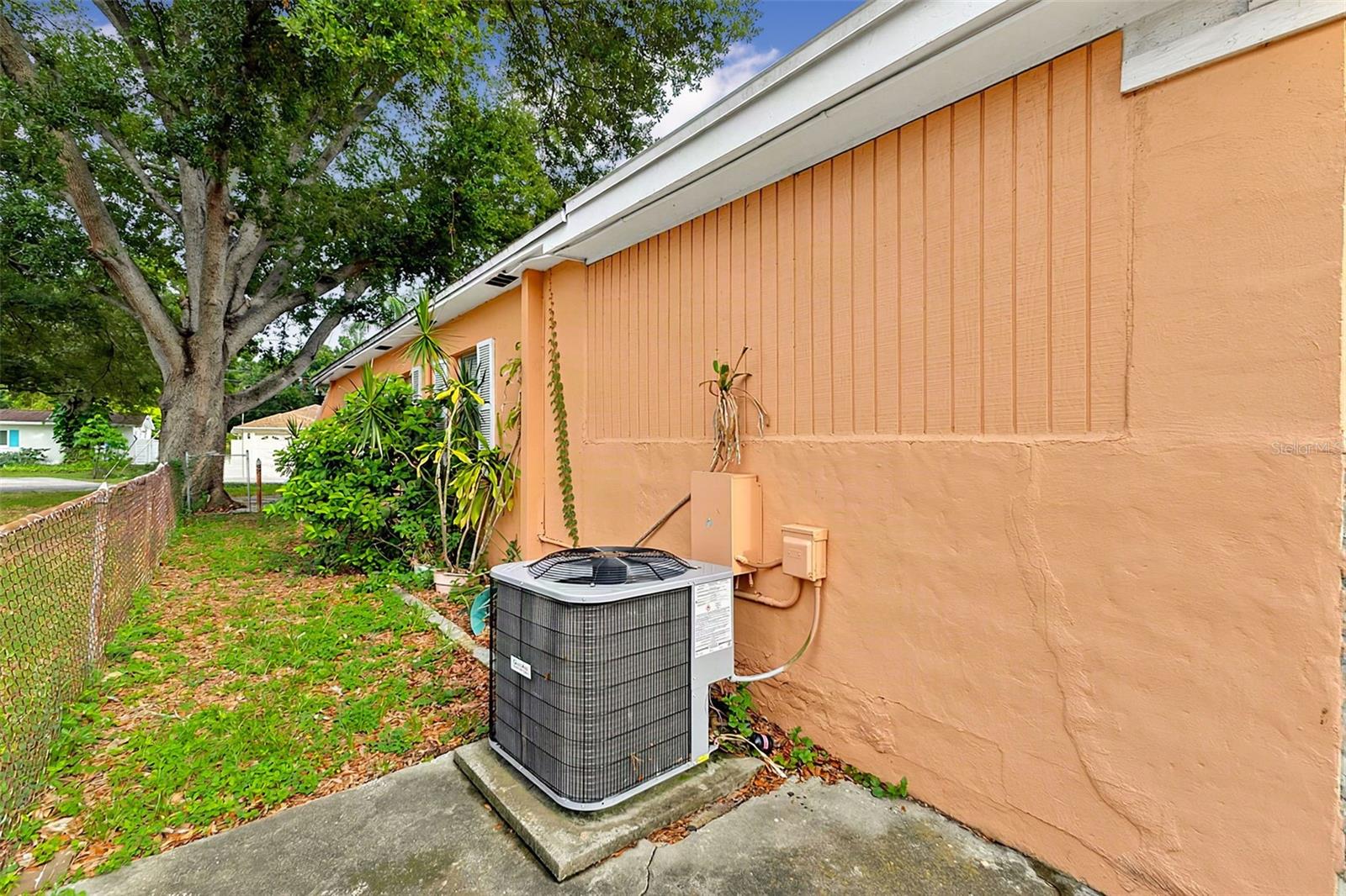 612 N WOODLYNNE AVE — photo 41