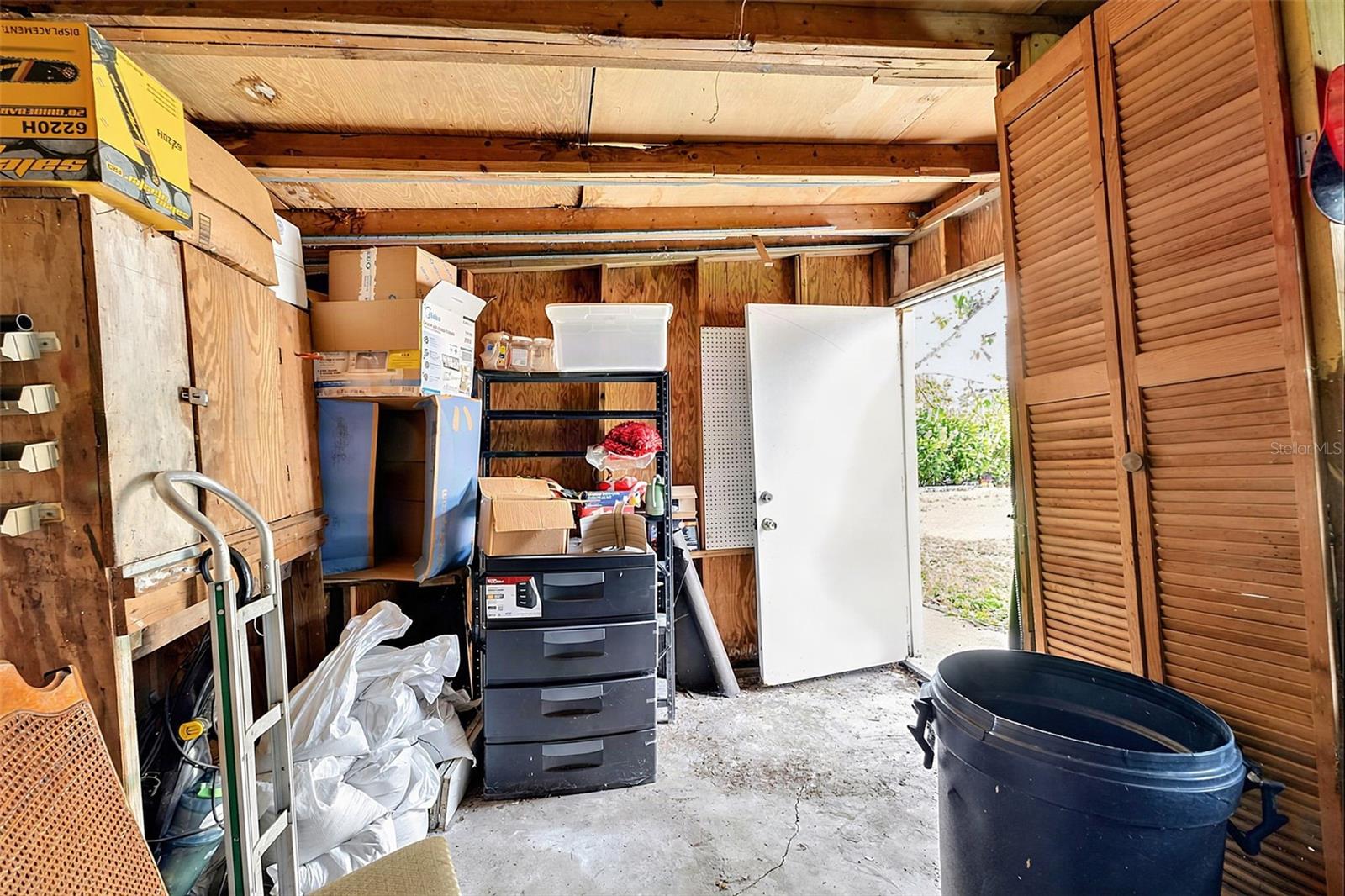 612 N WOODLYNNE AVE — photo 44
