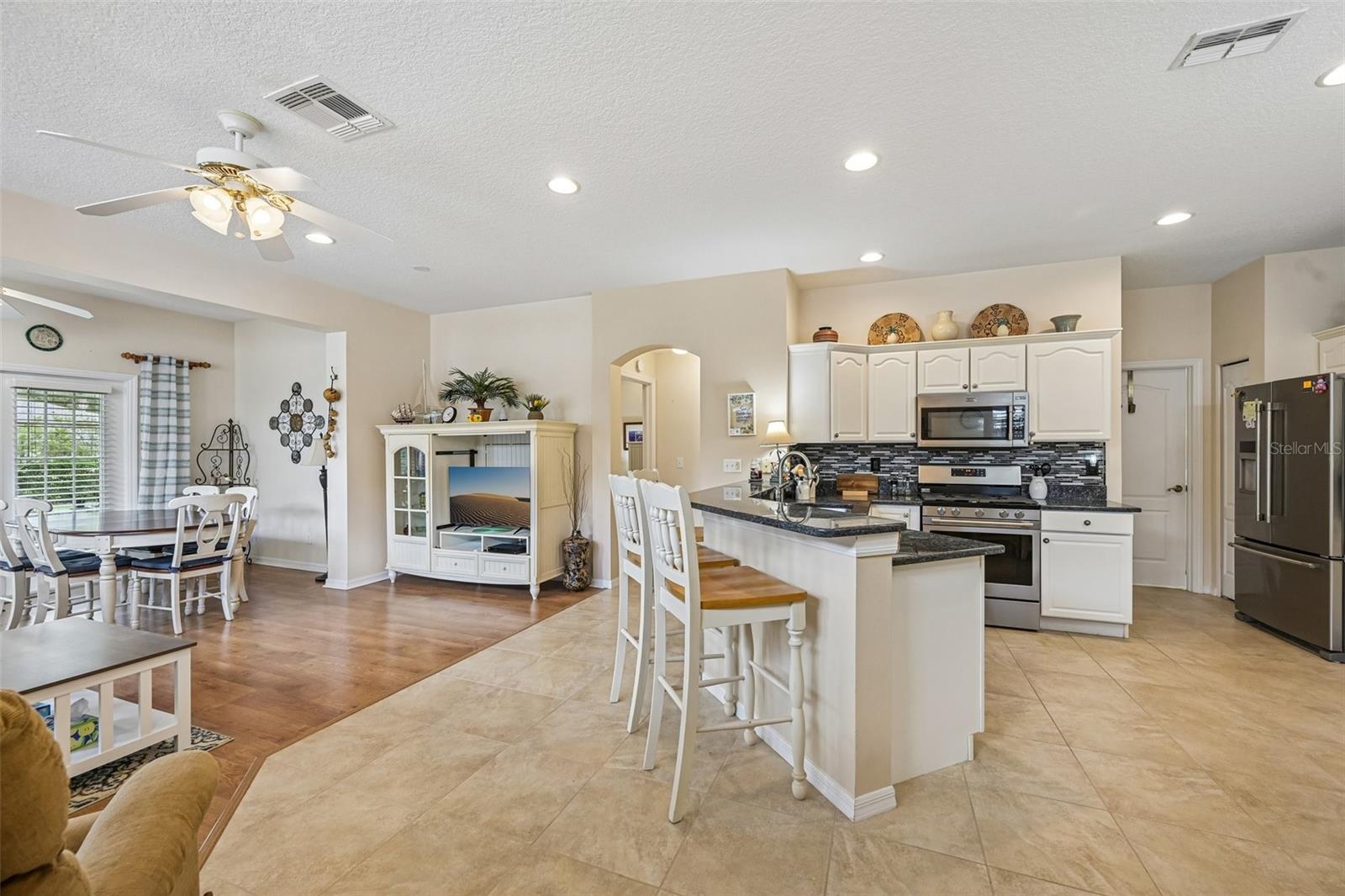 1230 HUNTINGTON GREENS DR — photo 11