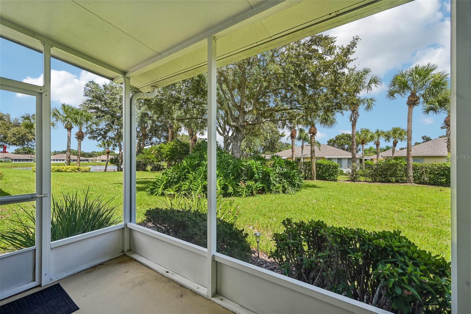 1230 HUNTINGTON GREENS DR — photo 30