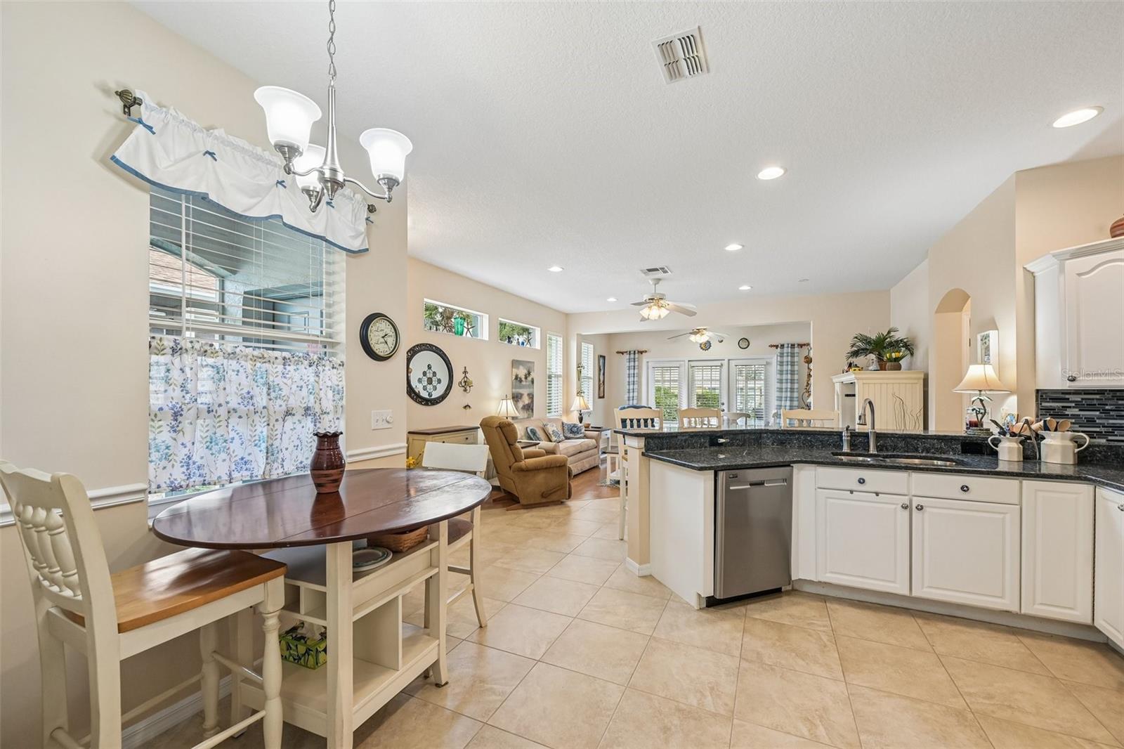 1230 HUNTINGTON GREENS DR — photo 9