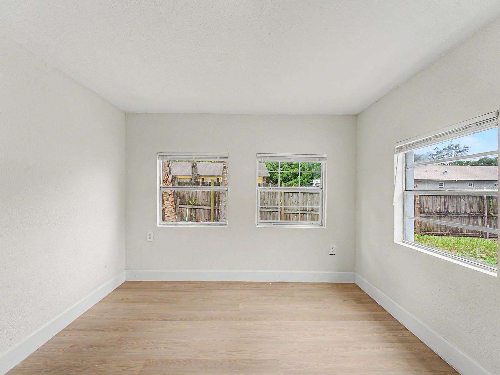 8117 N KLONDYKE ST — photo 14