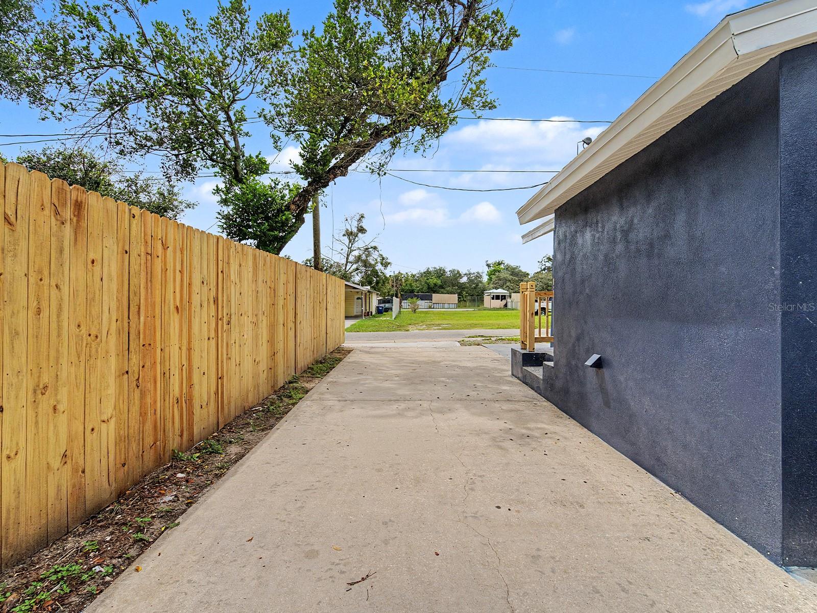 8117 N KLONDYKE ST — photo 38