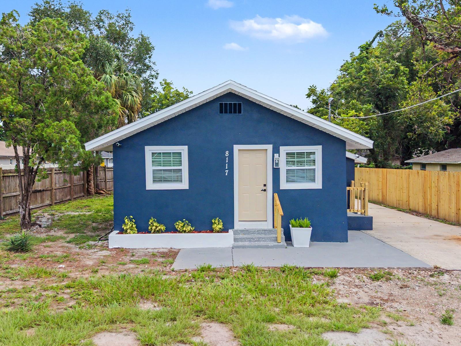 8117 N KLONDYKE ST — photo 2