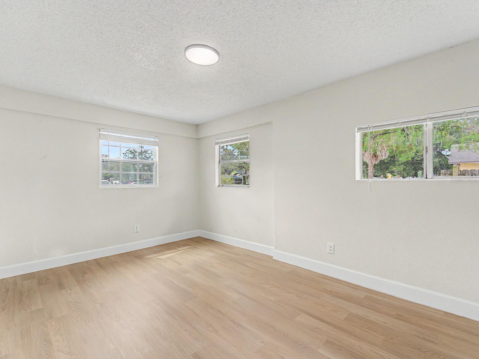 8117 N KLONDYKE ST — photo 6