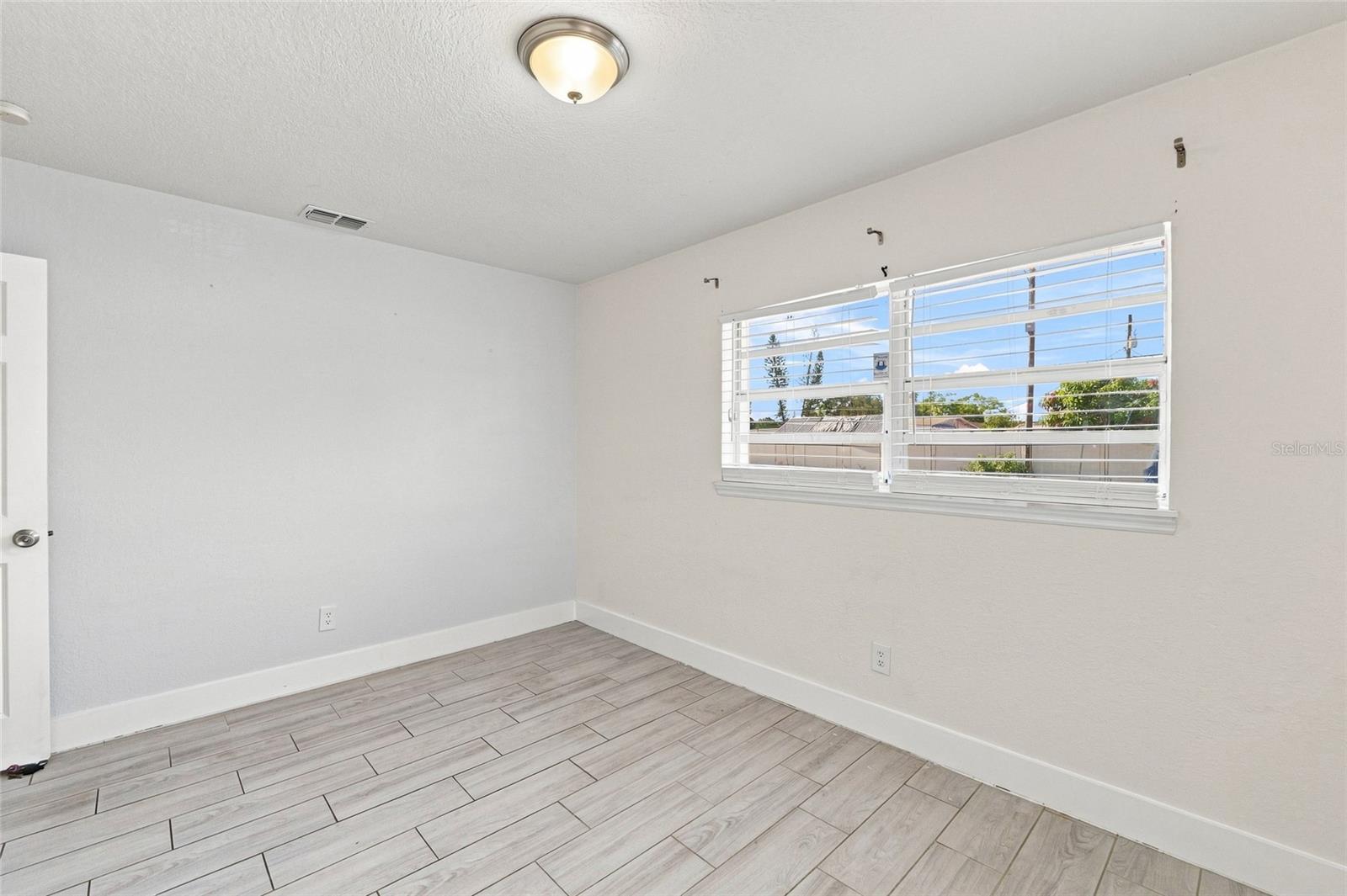 7805 WINSTON LN — photo 17