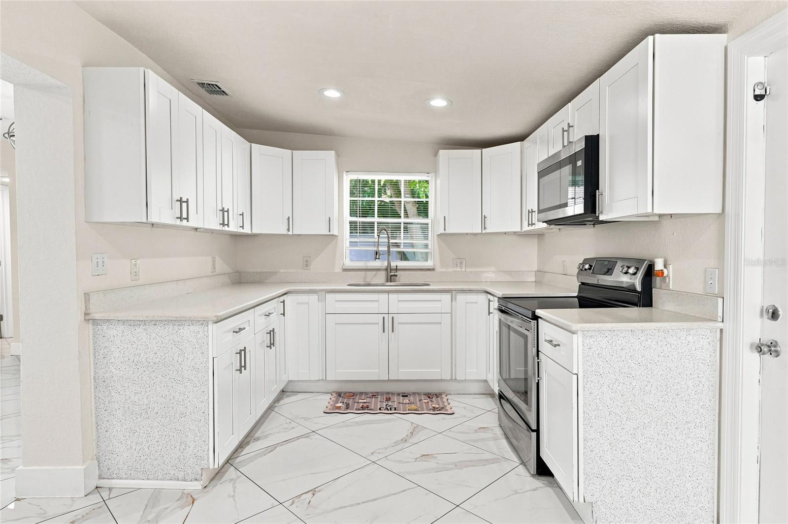 7805 WINSTON LN — photo 6
