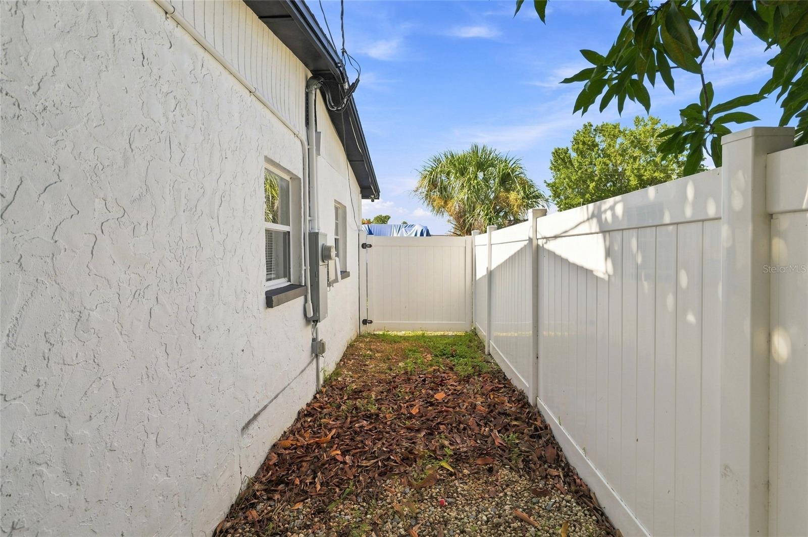 7805 WINSTON LN — photo 22