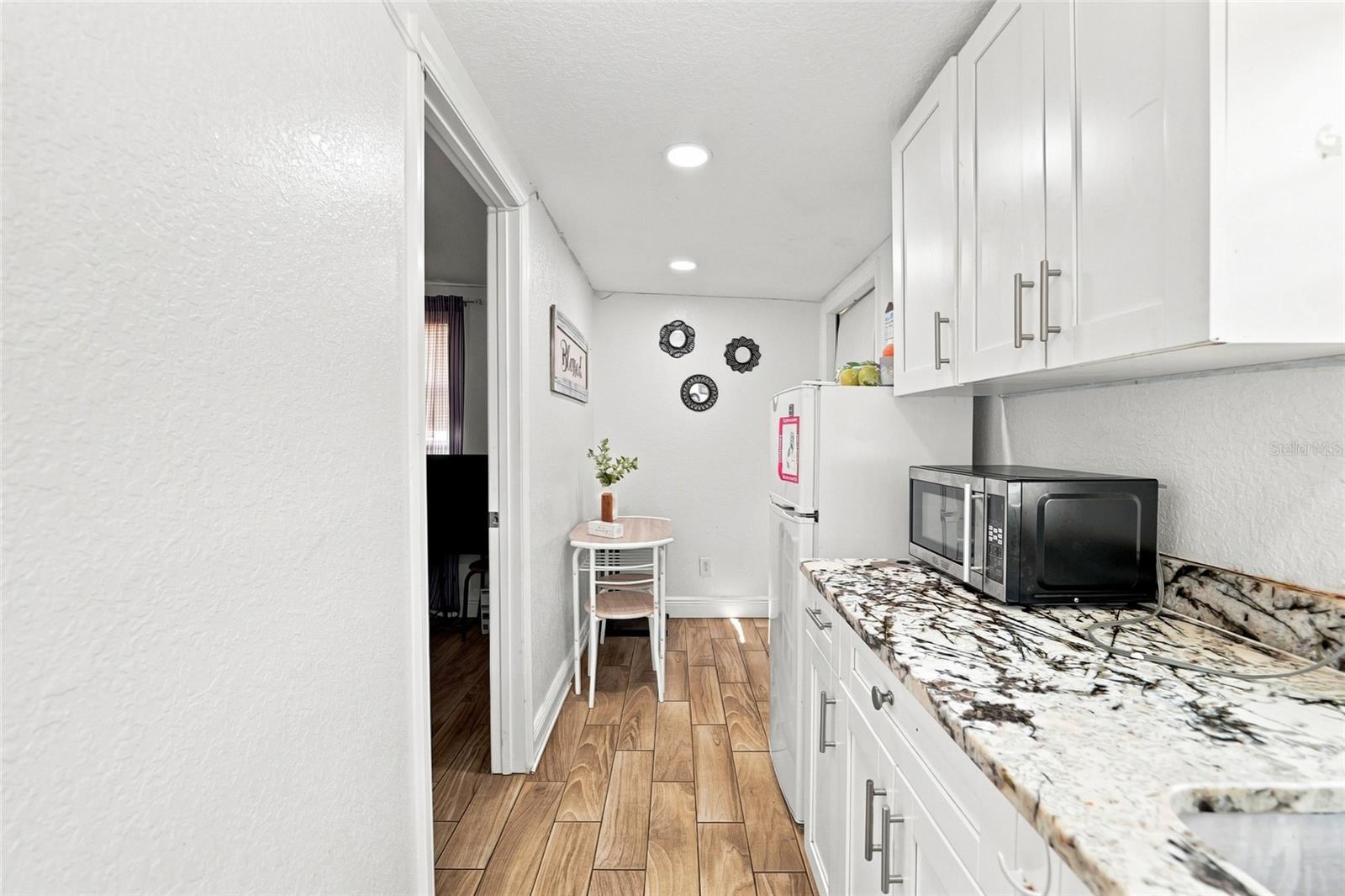 7805 WINSTON LN — photo 36