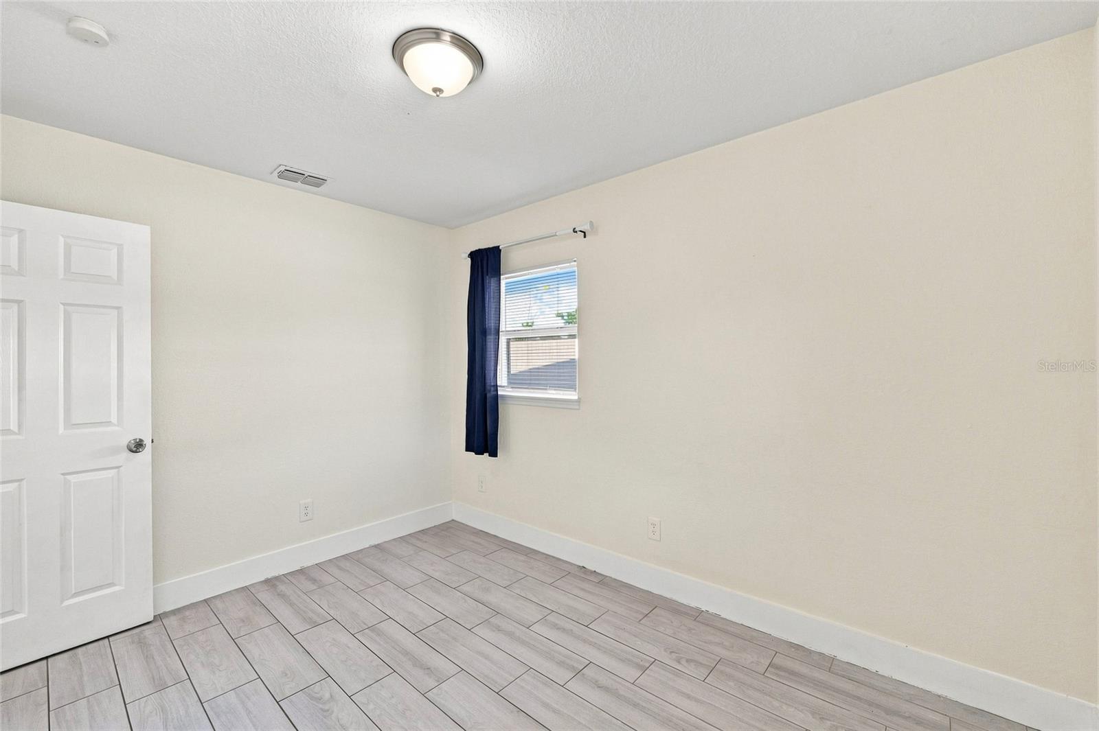 7805 WINSTON LN — photo 15