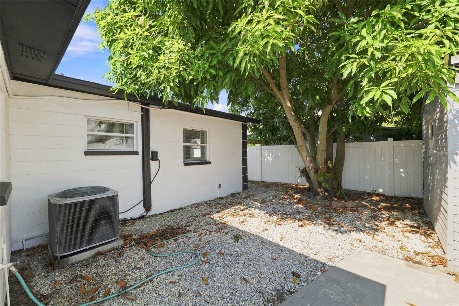 7805 WINSTON LN — photo 25