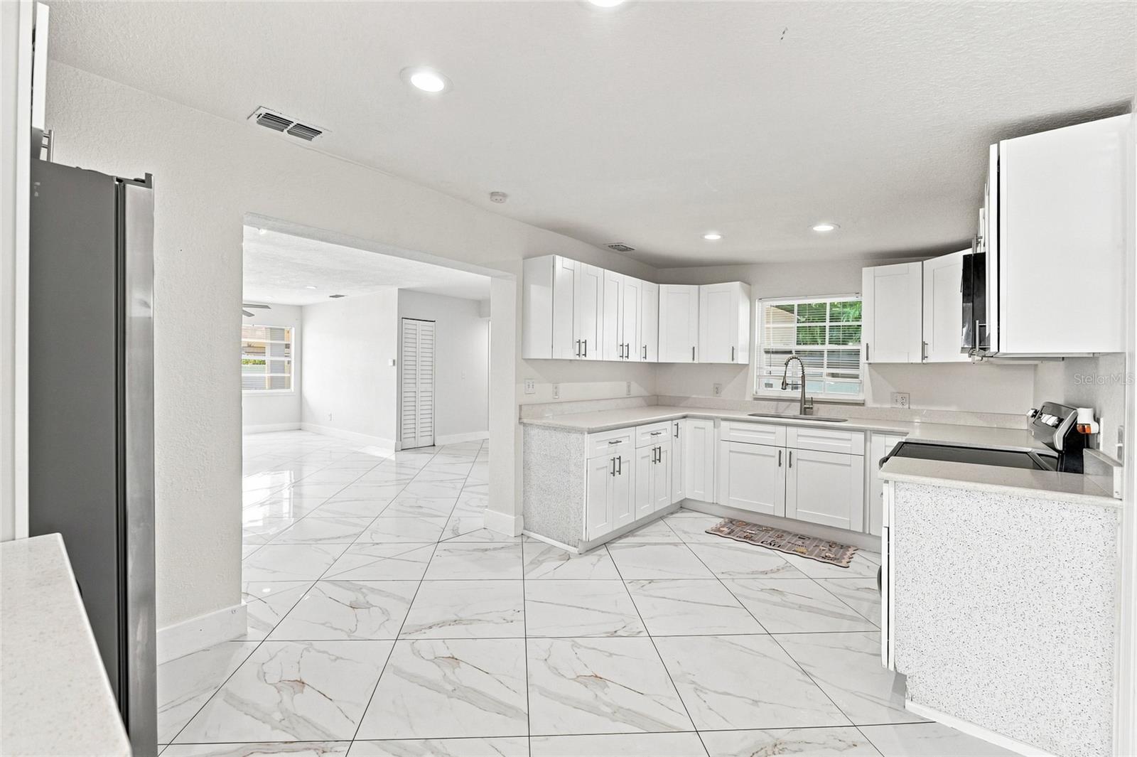 7805 WINSTON LN — photo 5