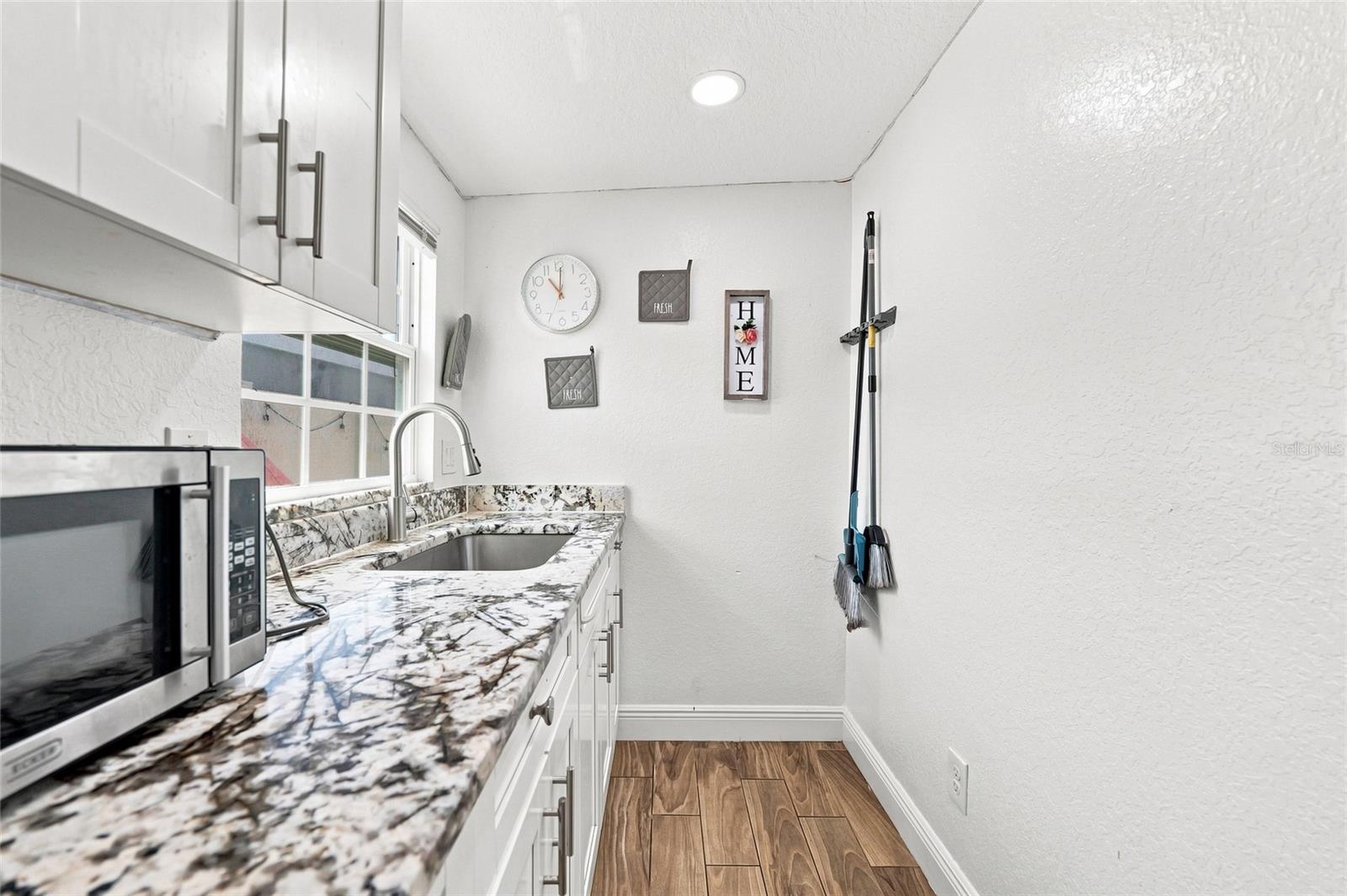 7805 WINSTON LN — photo 37