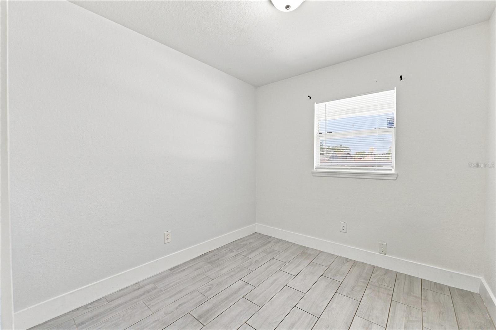 7805 WINSTON LN — photo 20