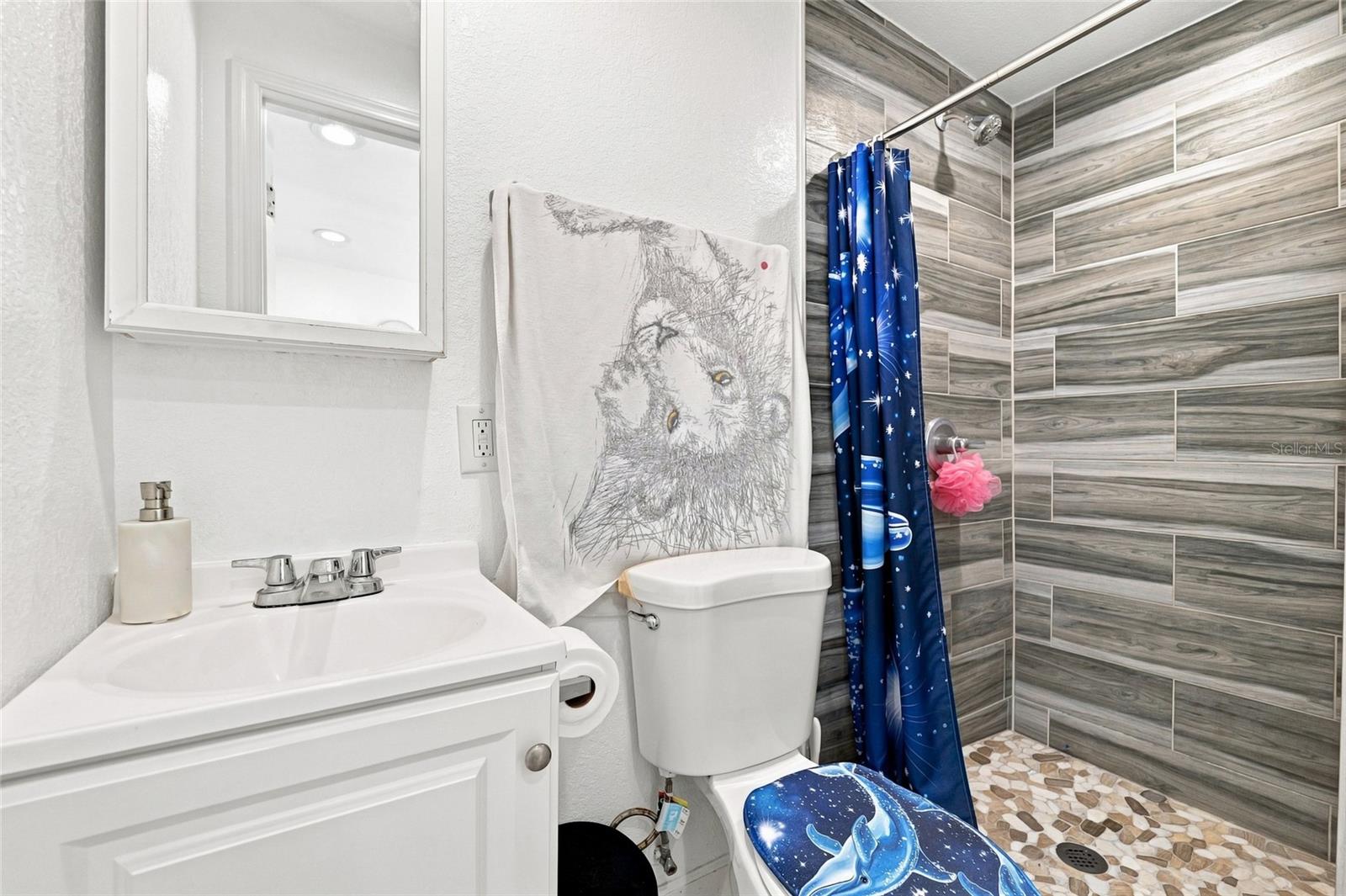 7805 WINSTON LN — photo 32