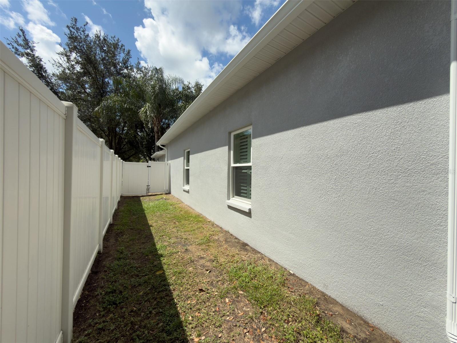 220 TAYLOR BAY LN — photo 45