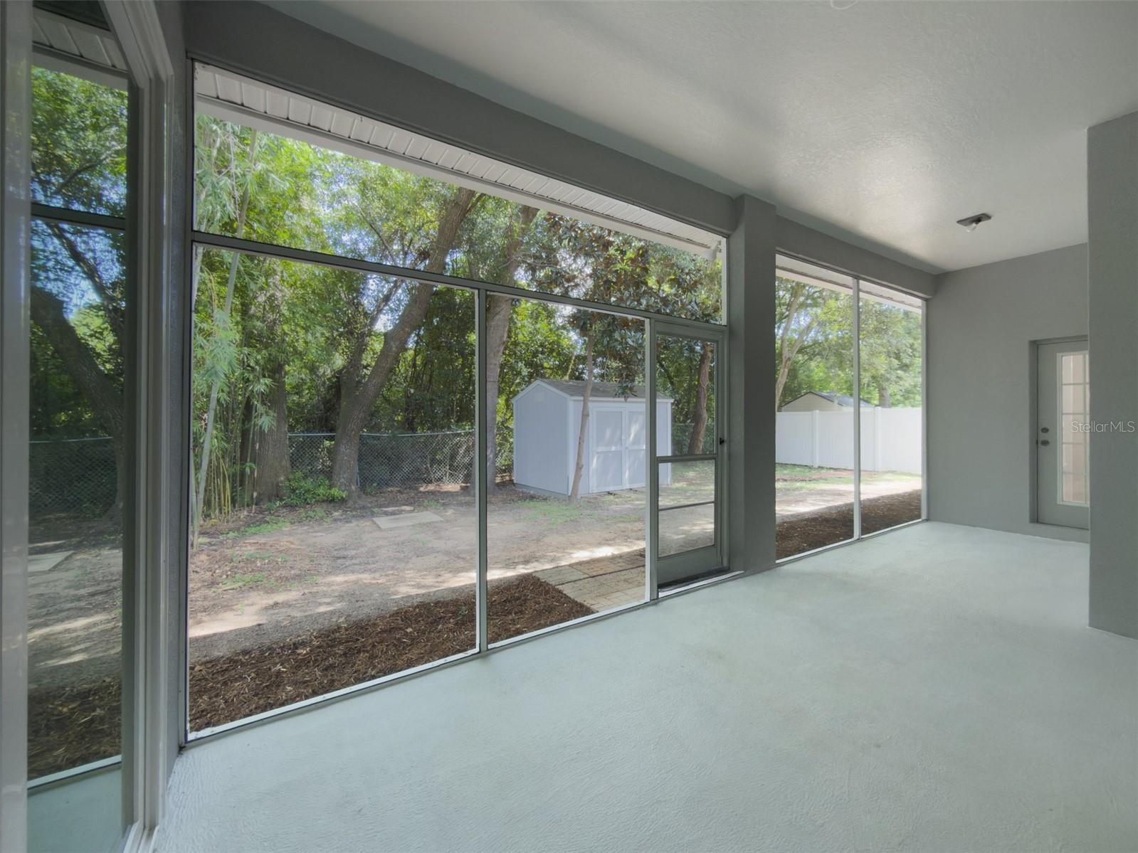 220 TAYLOR BAY LN — photo 37