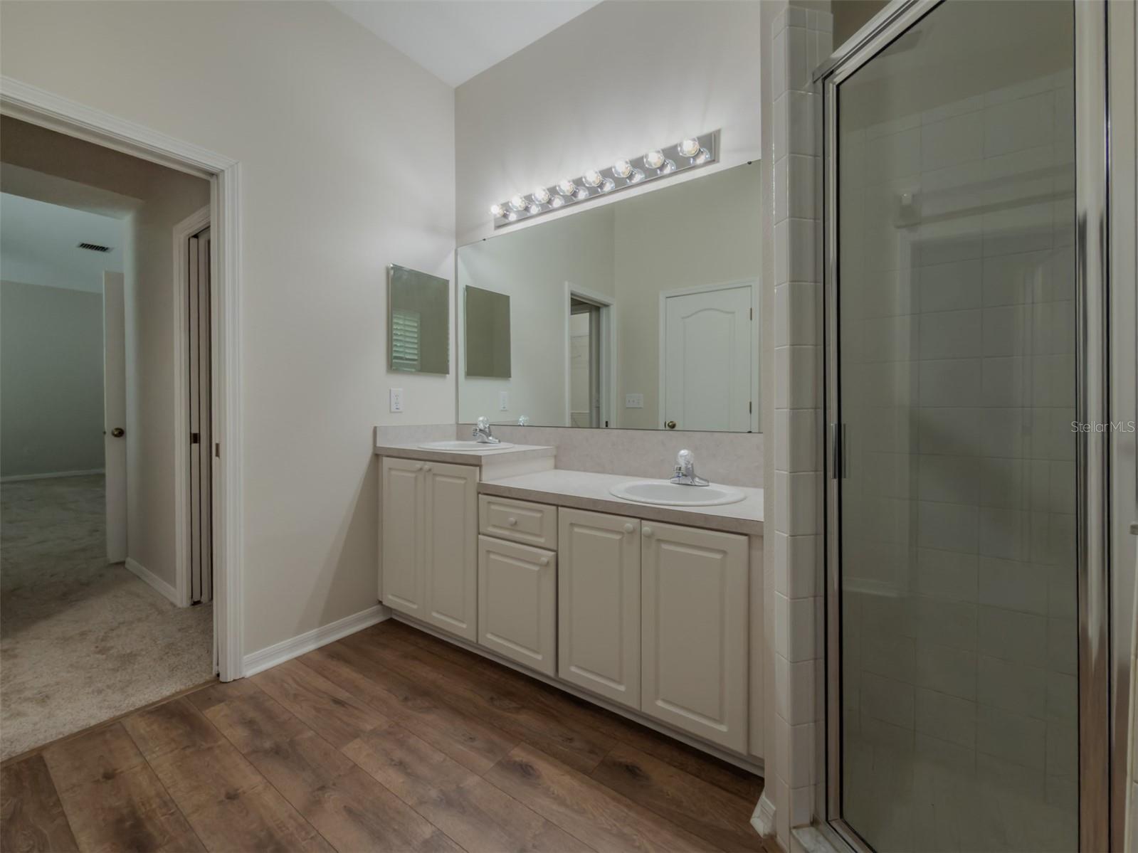 220 TAYLOR BAY LN — photo 34