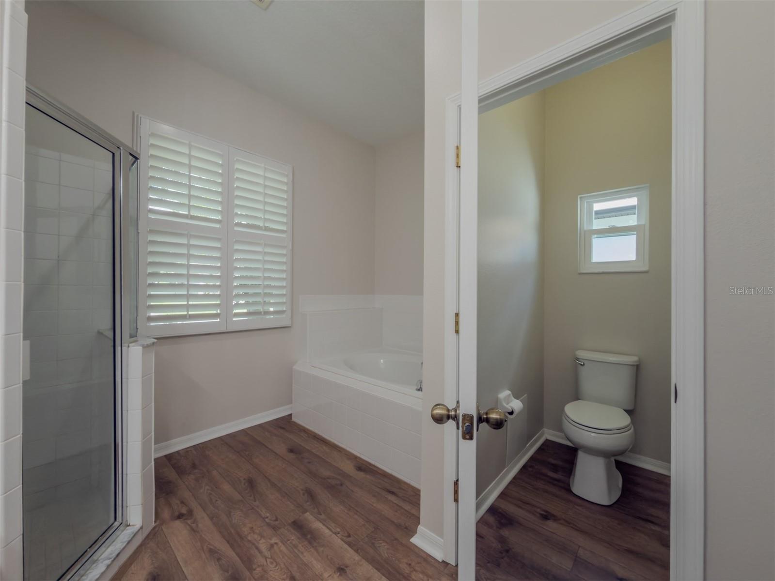 220 TAYLOR BAY LN — photo 35