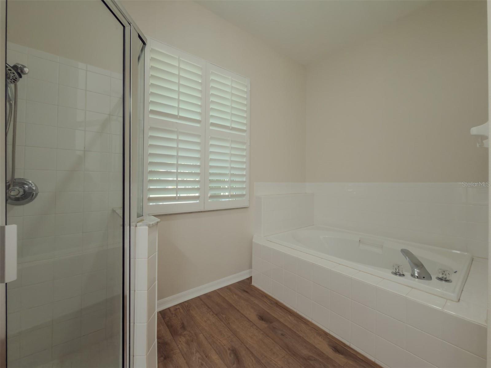 220 TAYLOR BAY LN — photo 33
