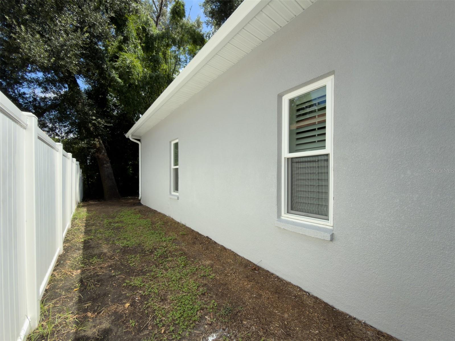 220 TAYLOR BAY LN — photo 50