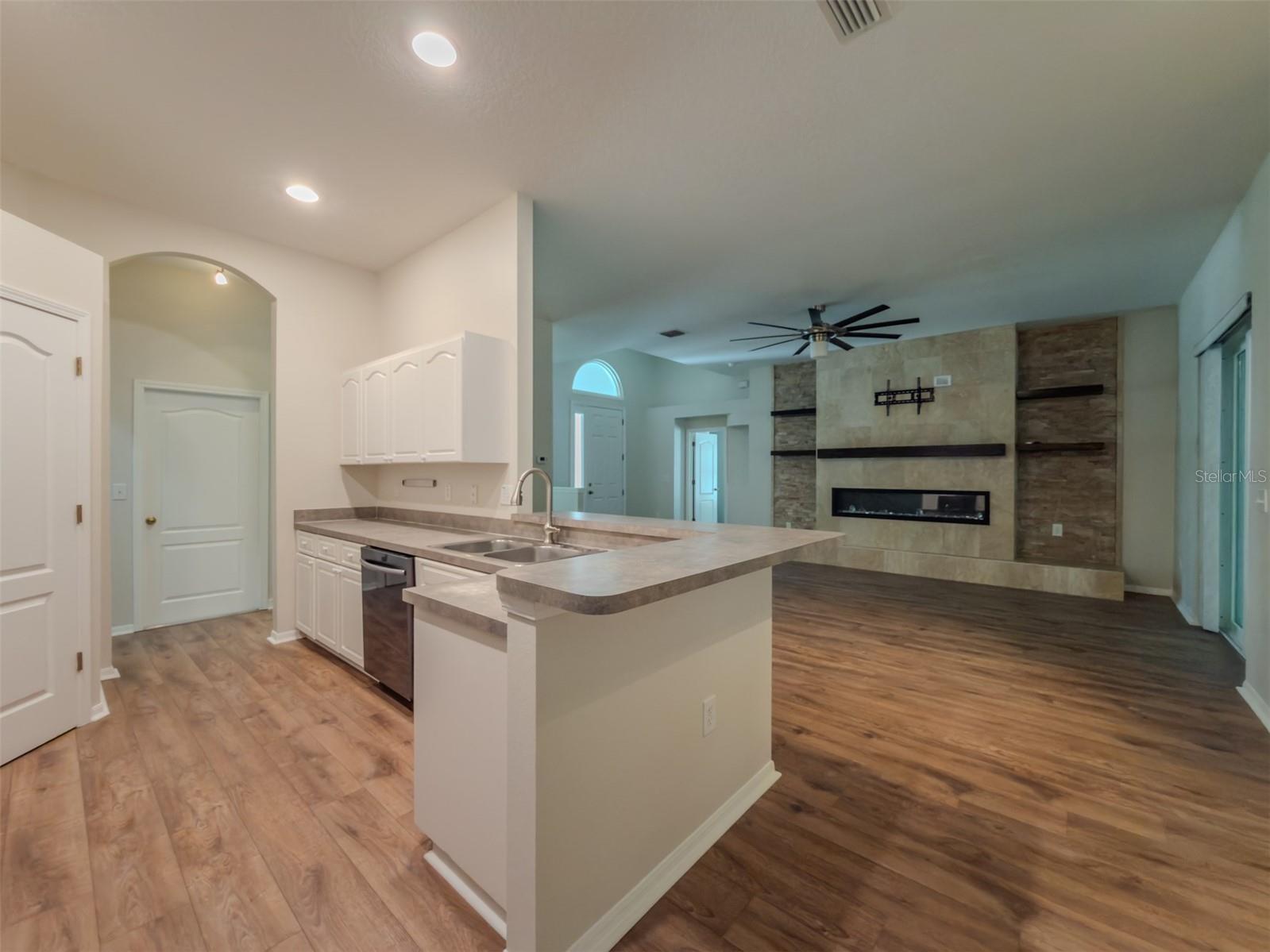 220 TAYLOR BAY LN — photo 15