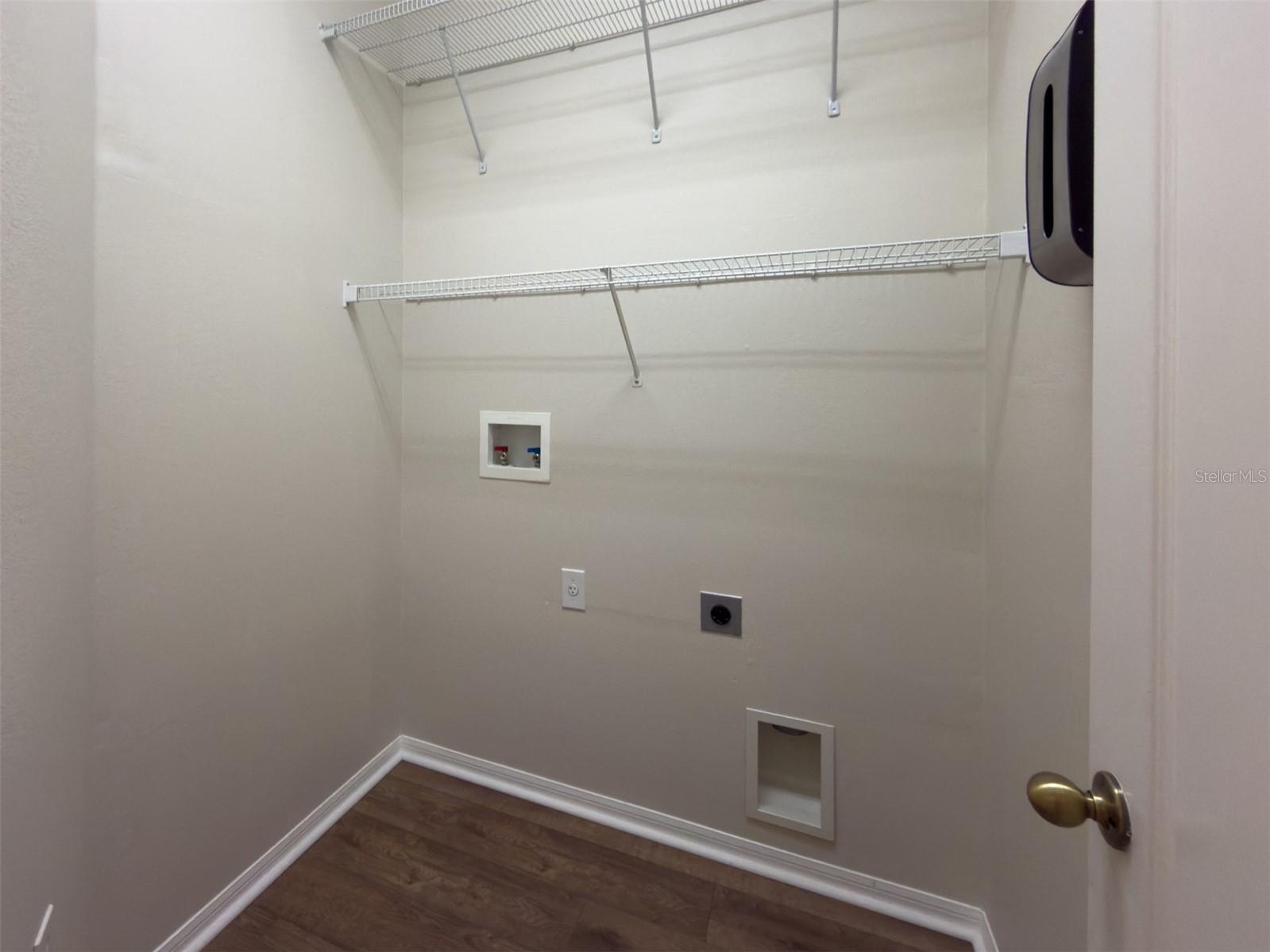 220 TAYLOR BAY LN — photo 36