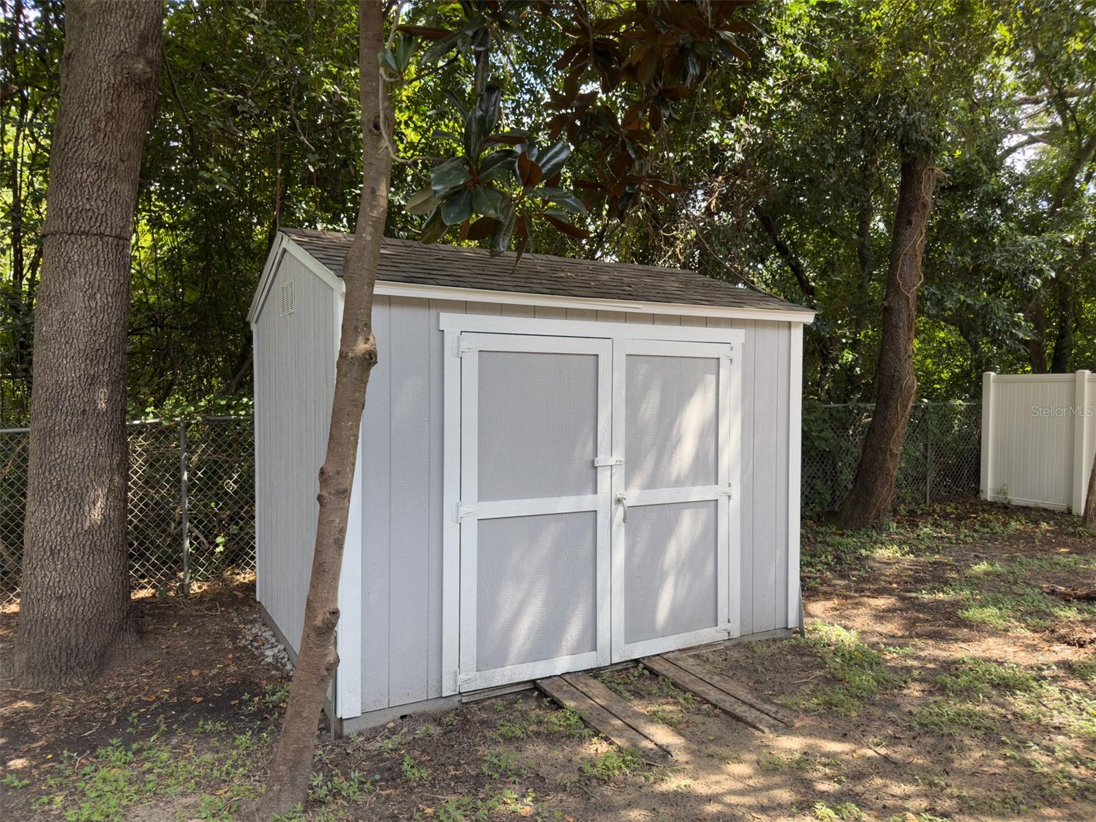 220 TAYLOR BAY LN — photo 44