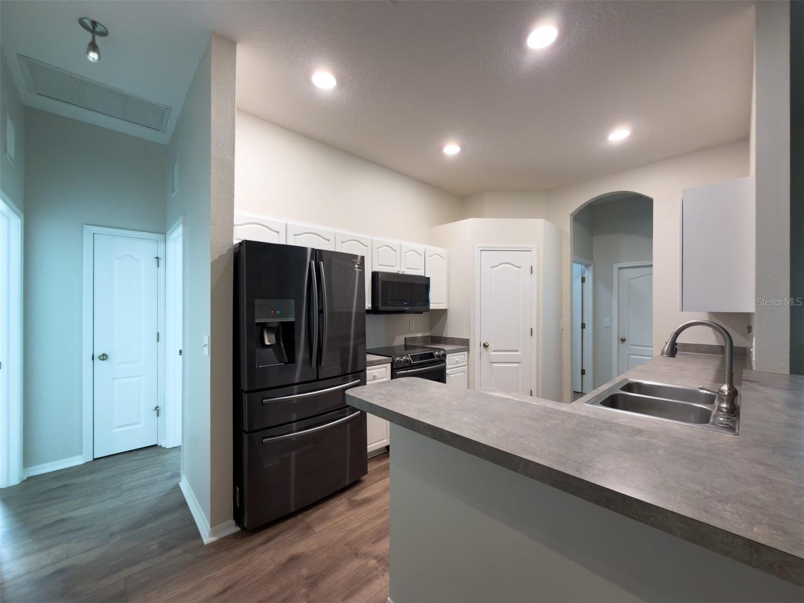 220 TAYLOR BAY LN — photo 16