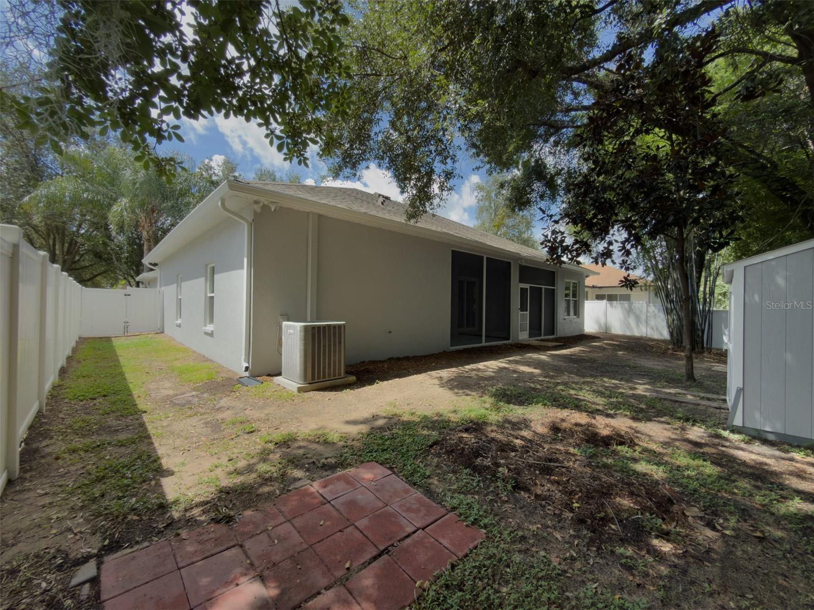 220 TAYLOR BAY LN — photo 47