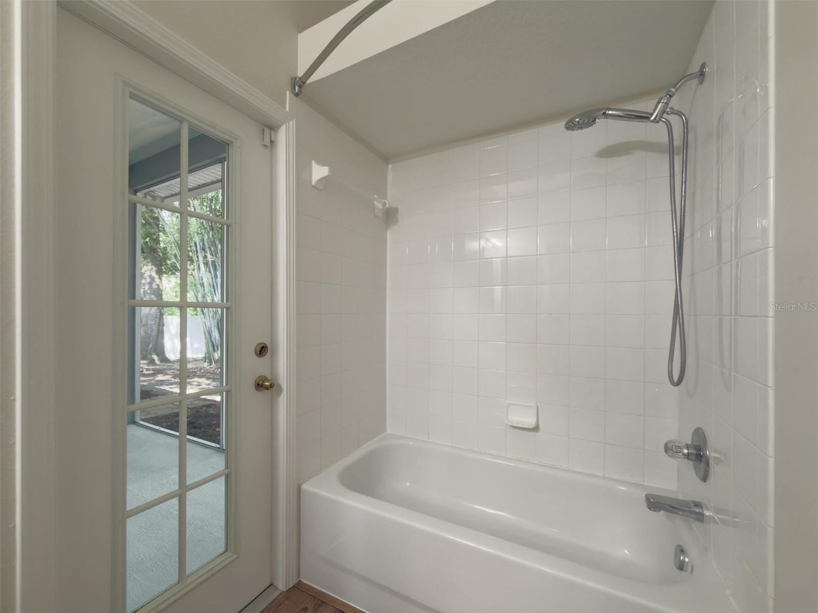 220 TAYLOR BAY LN — photo 25