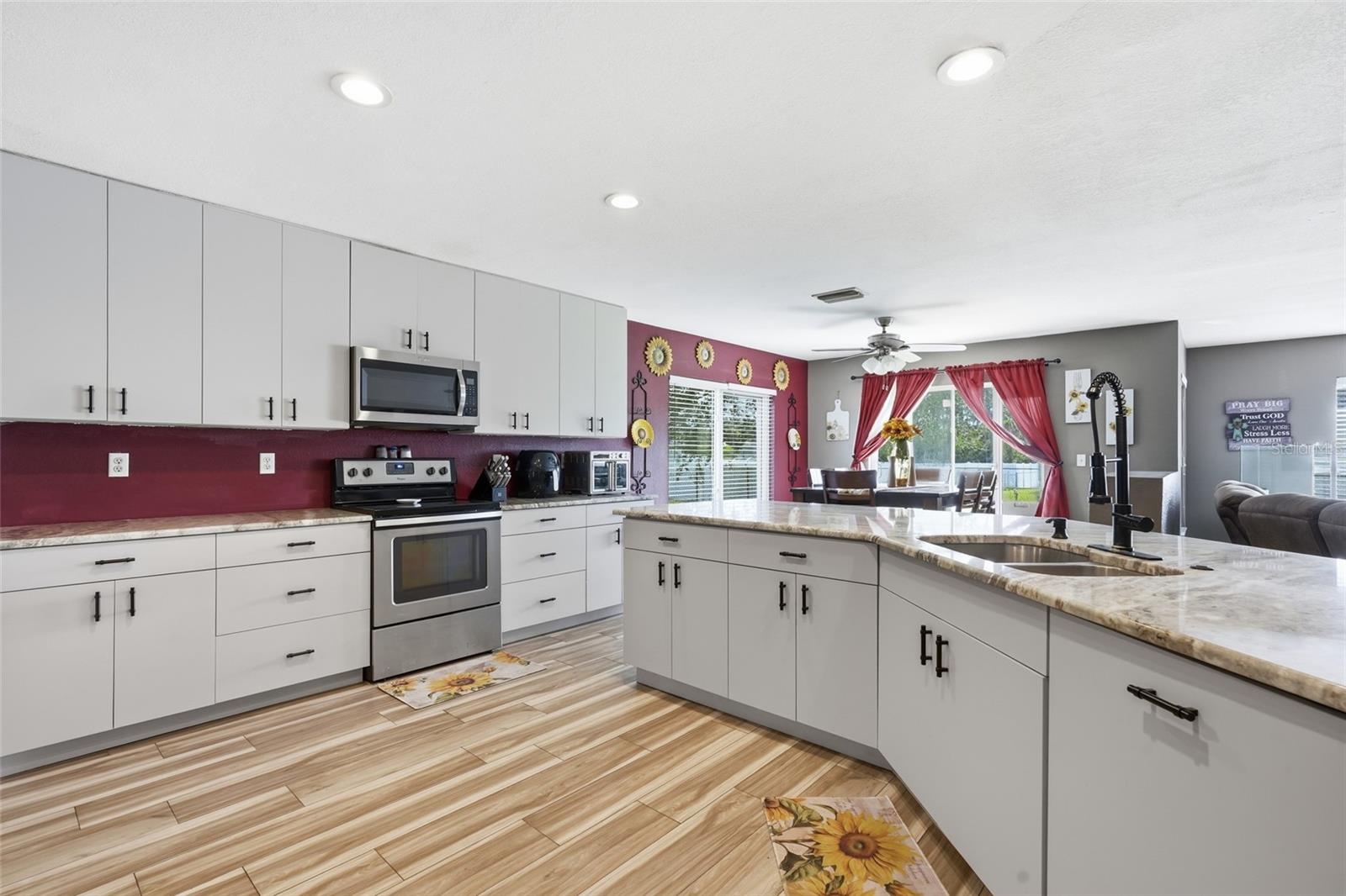2279 MISTLETO LN — photo 6