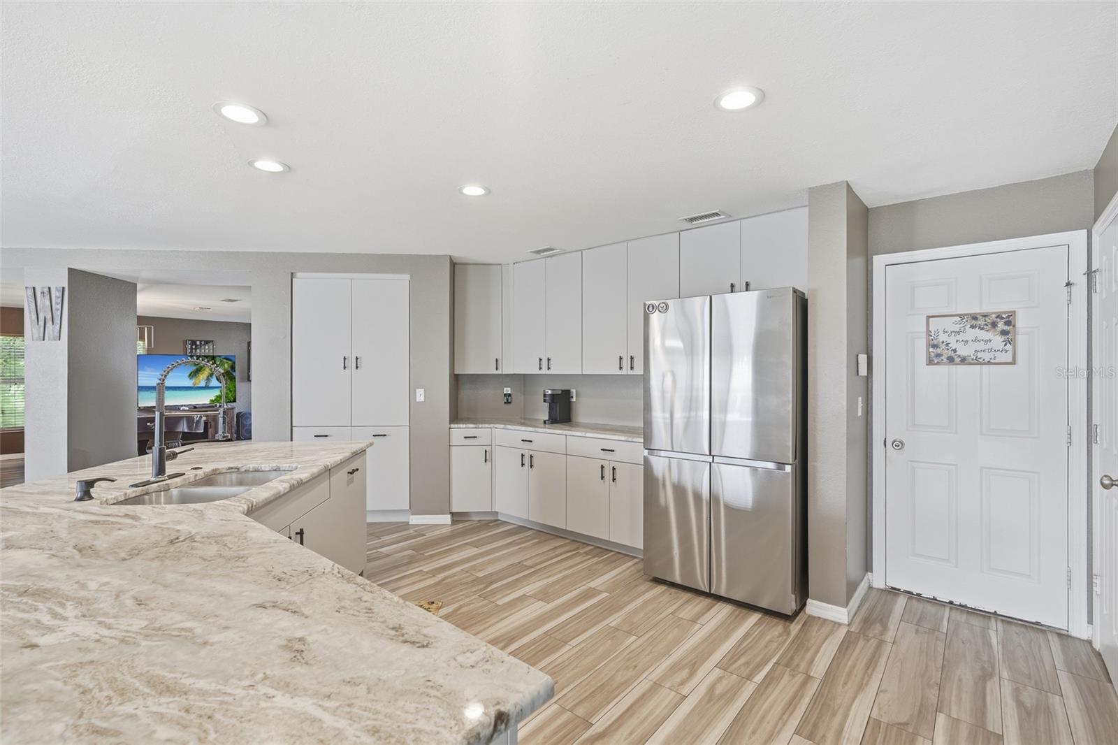 2279 MISTLETO LN — photo 7