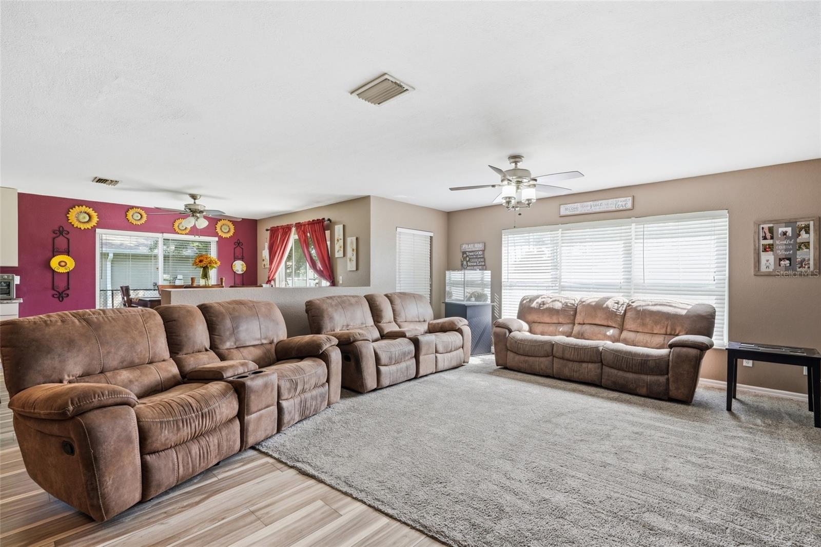 2279 MISTLETO LN — photo 3