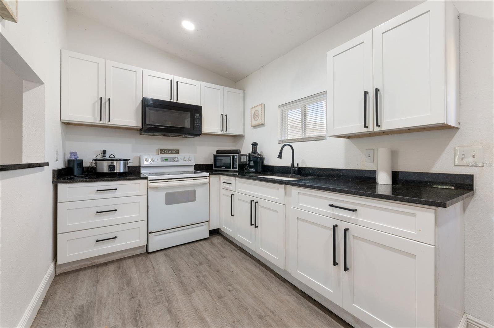 5200 MALLETT DR — photo 12