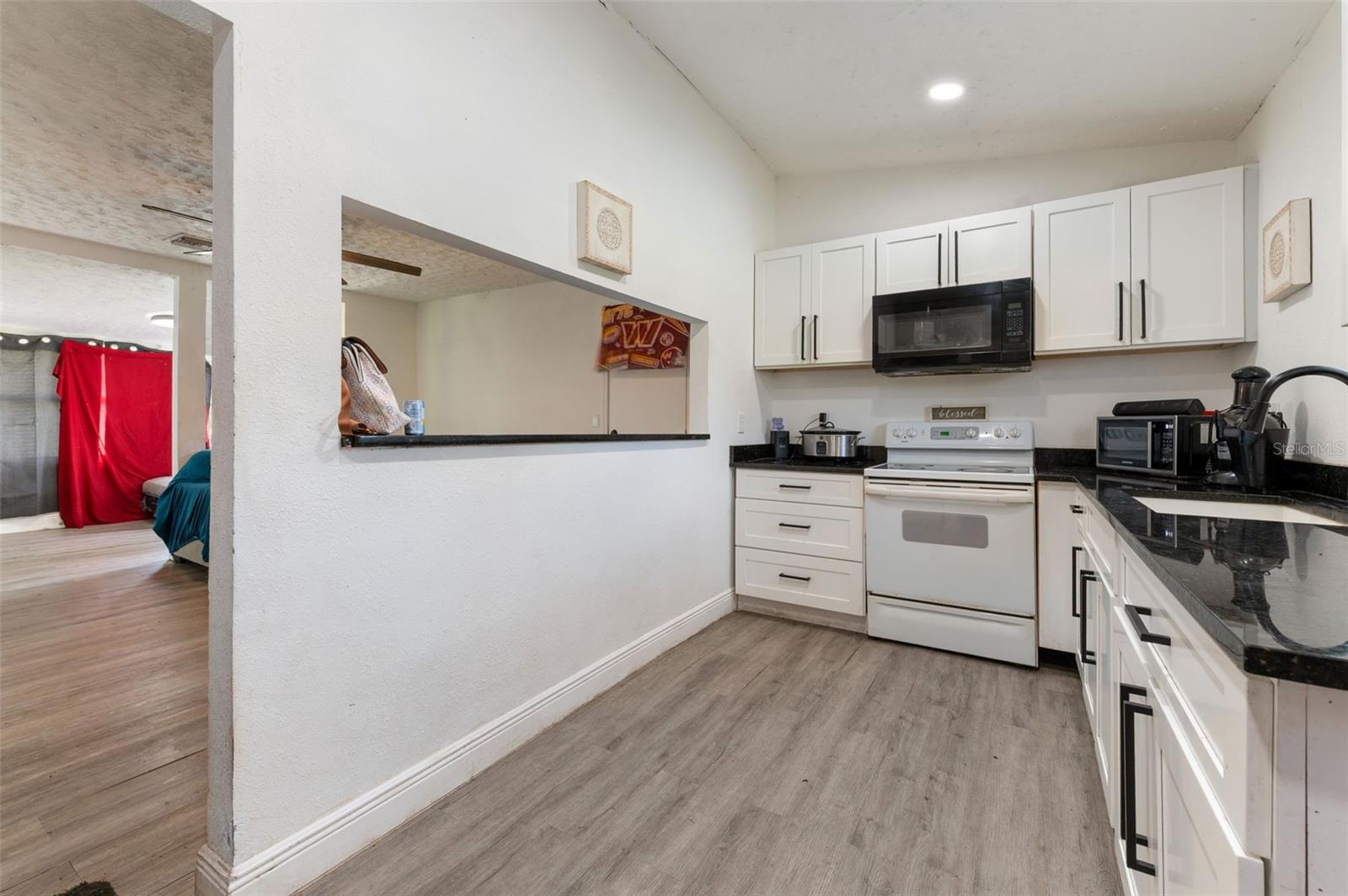 5200 MALLETT DR — photo 9