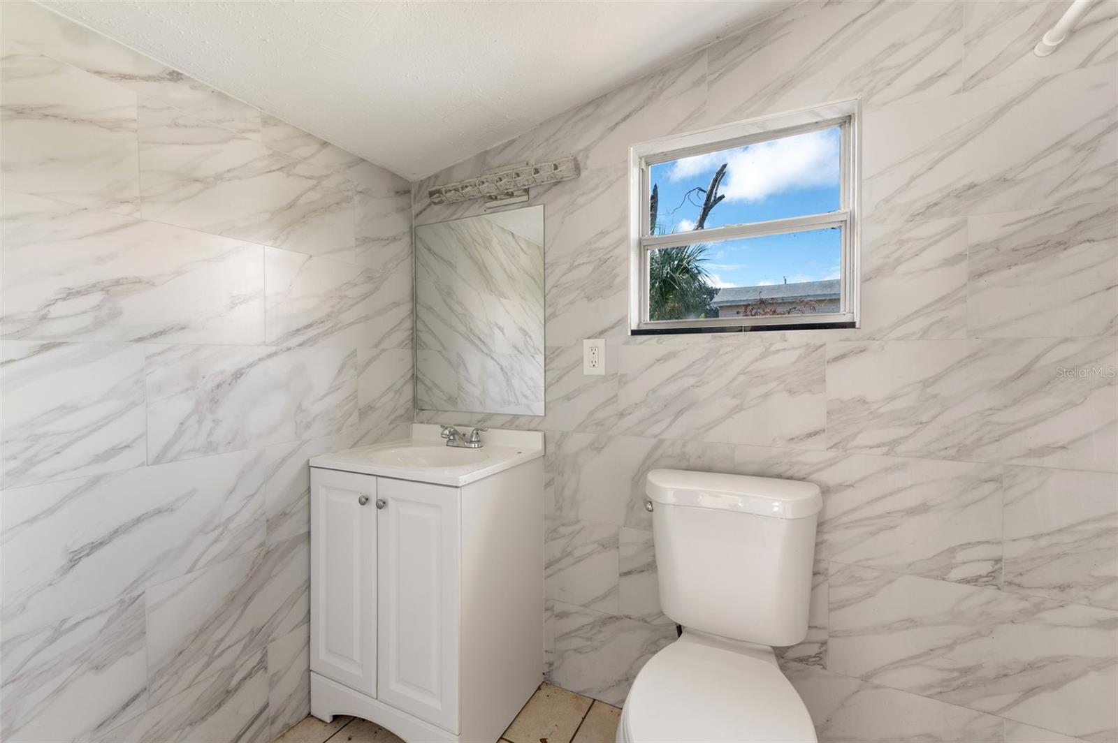 5200 MALLETT DR — photo 13