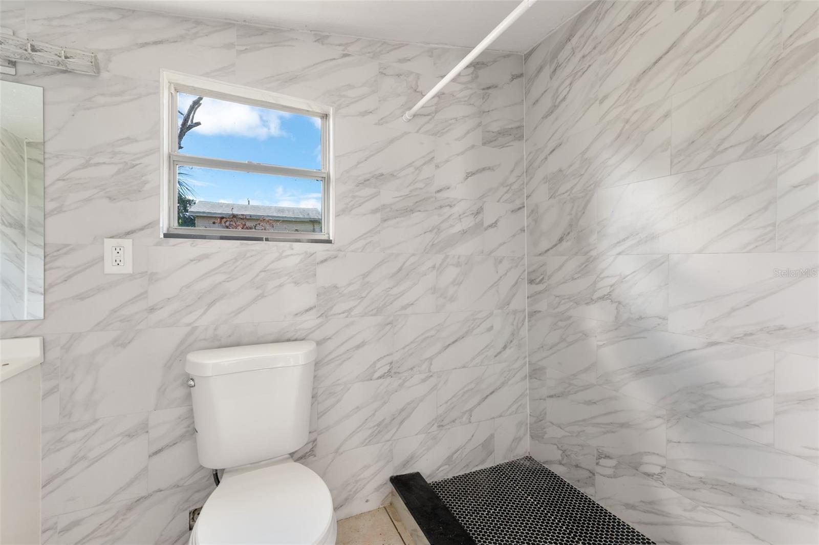 5200 MALLETT DR — photo 16