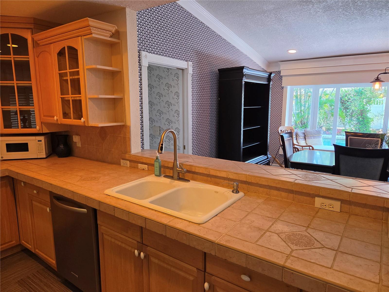 1132 RIDGE DR — photo 2