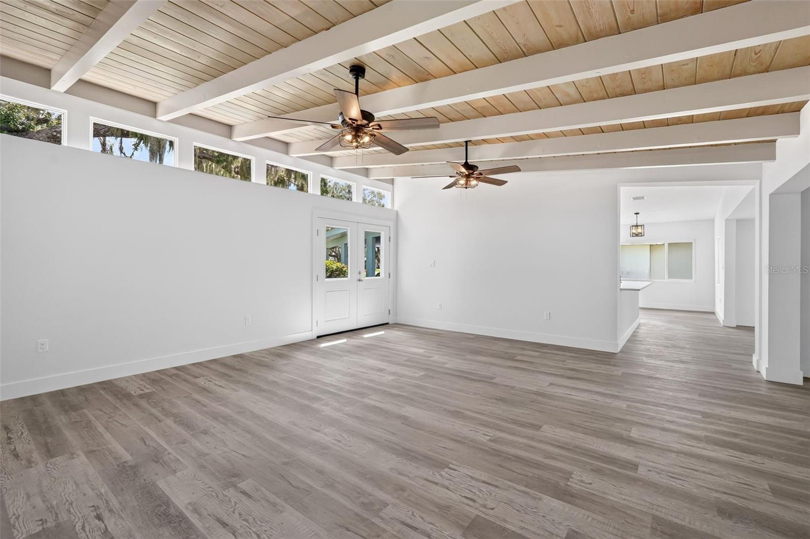 341 SHORE DR — photo 19