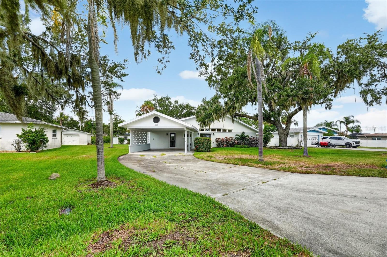 341 SHORE DR — photo 3
