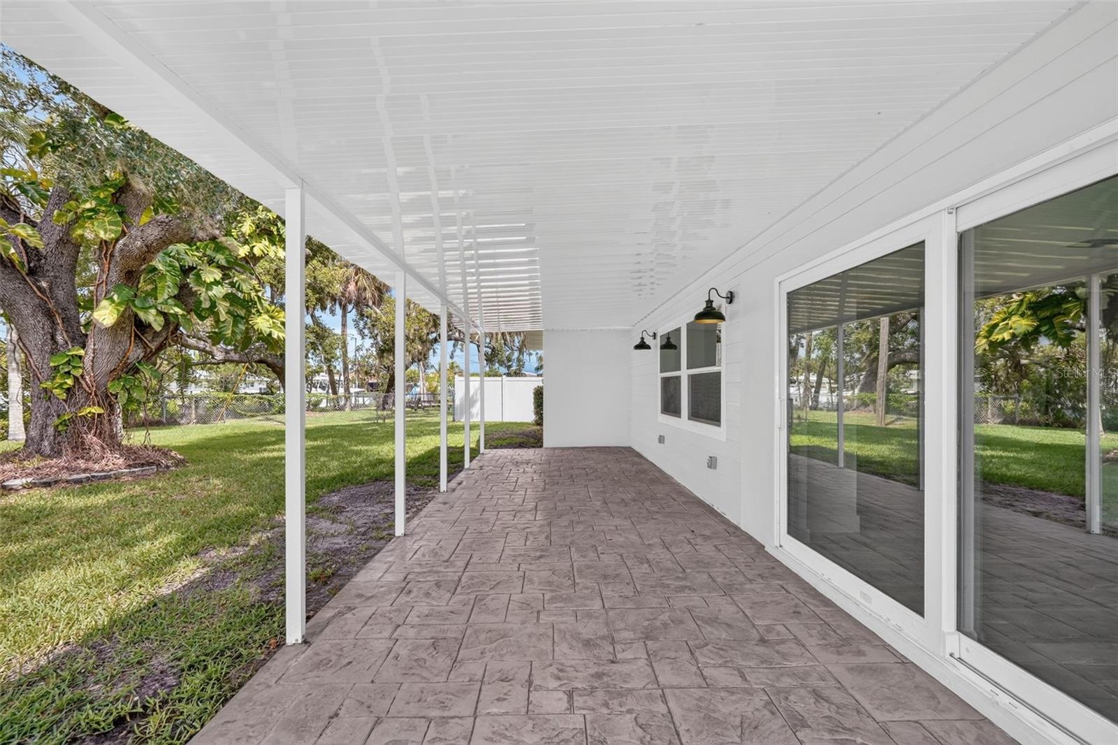 341 SHORE DR — photo 10