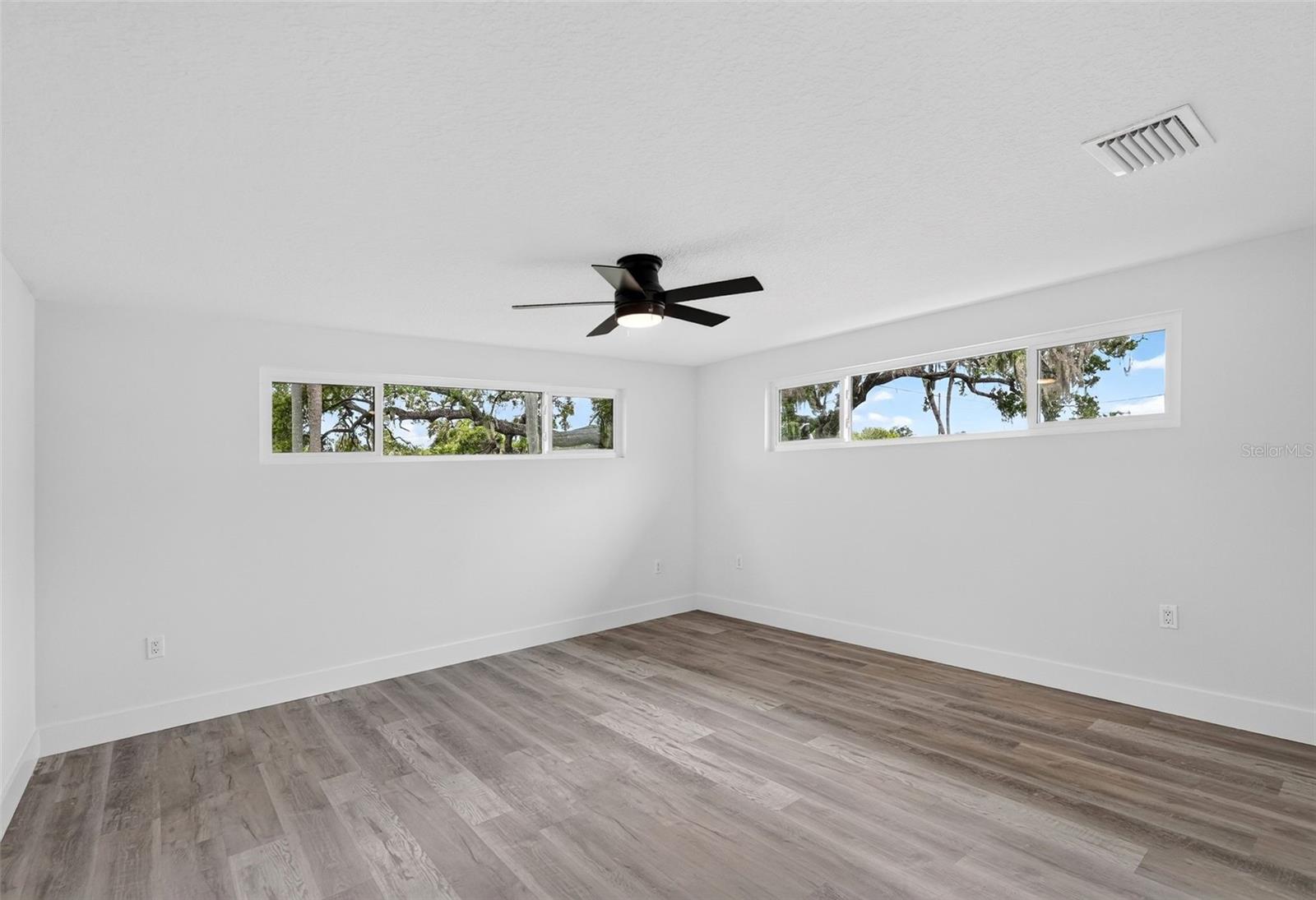 341 SHORE DR — photo 38